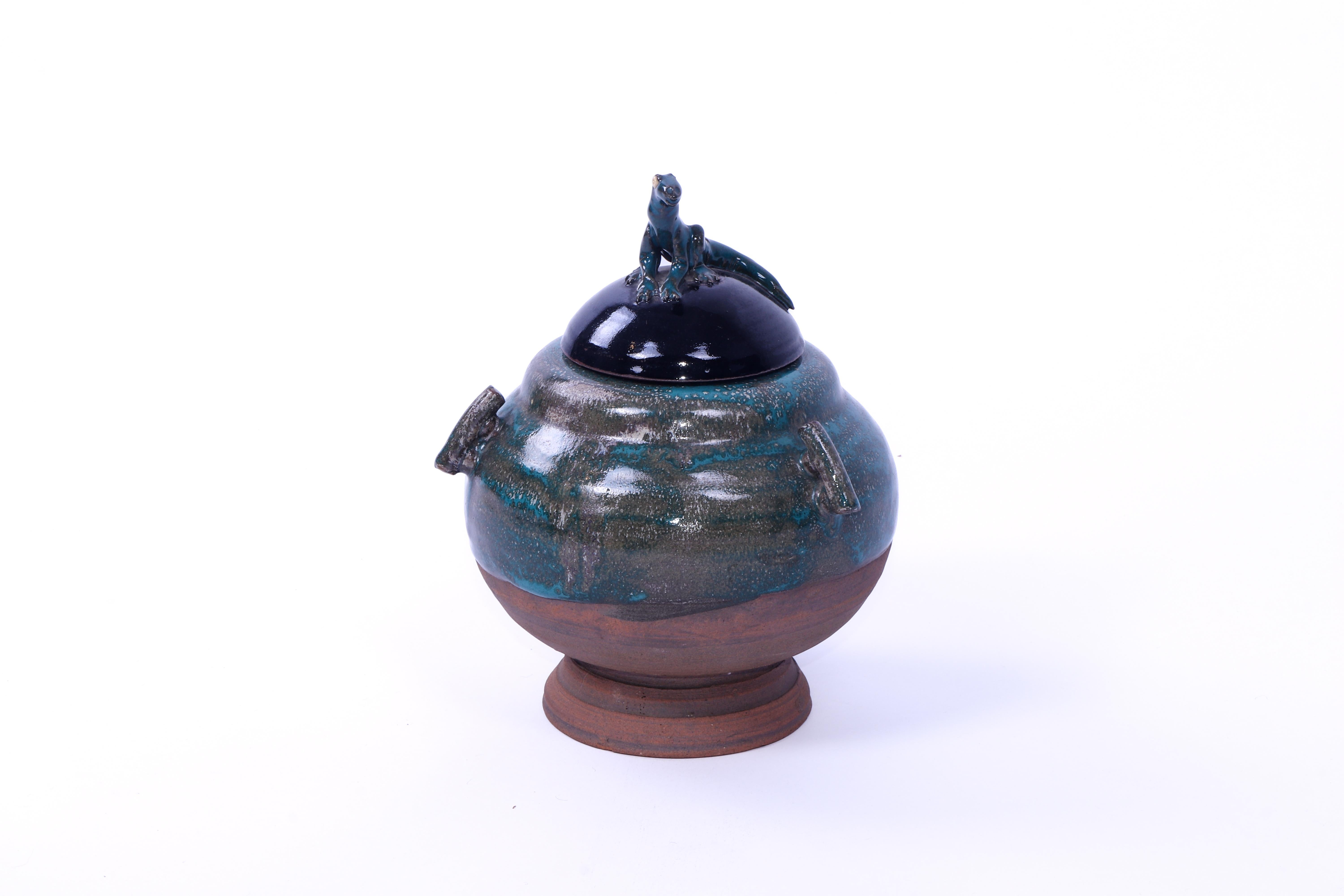 Francese Vaso francese Art Deco con lucertola sul coperchio in vendita