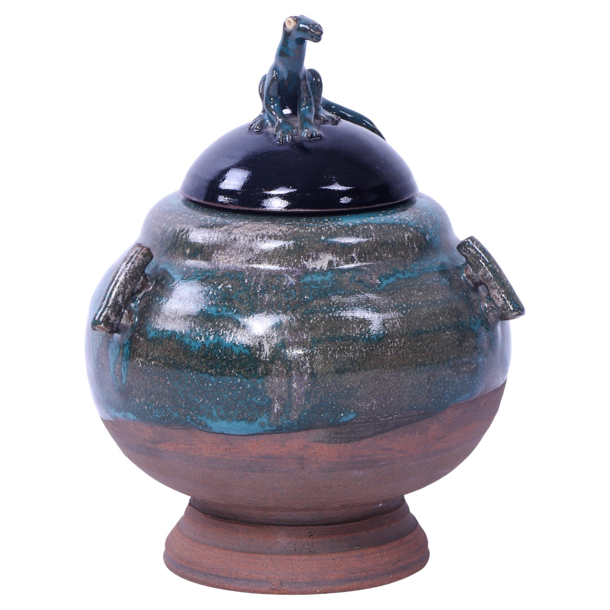 Vaso francese Art Deco con lucertola sul coperchio in vendita