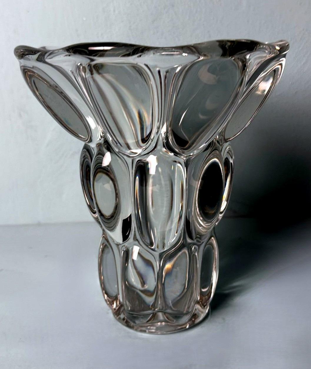 We kindly invite you to read the full description, as it offers detailed technical and historical information to assure you of the authenticity of our pieces.
This is an exceptional and significant clear lead crystal vase. Its shape, characterized