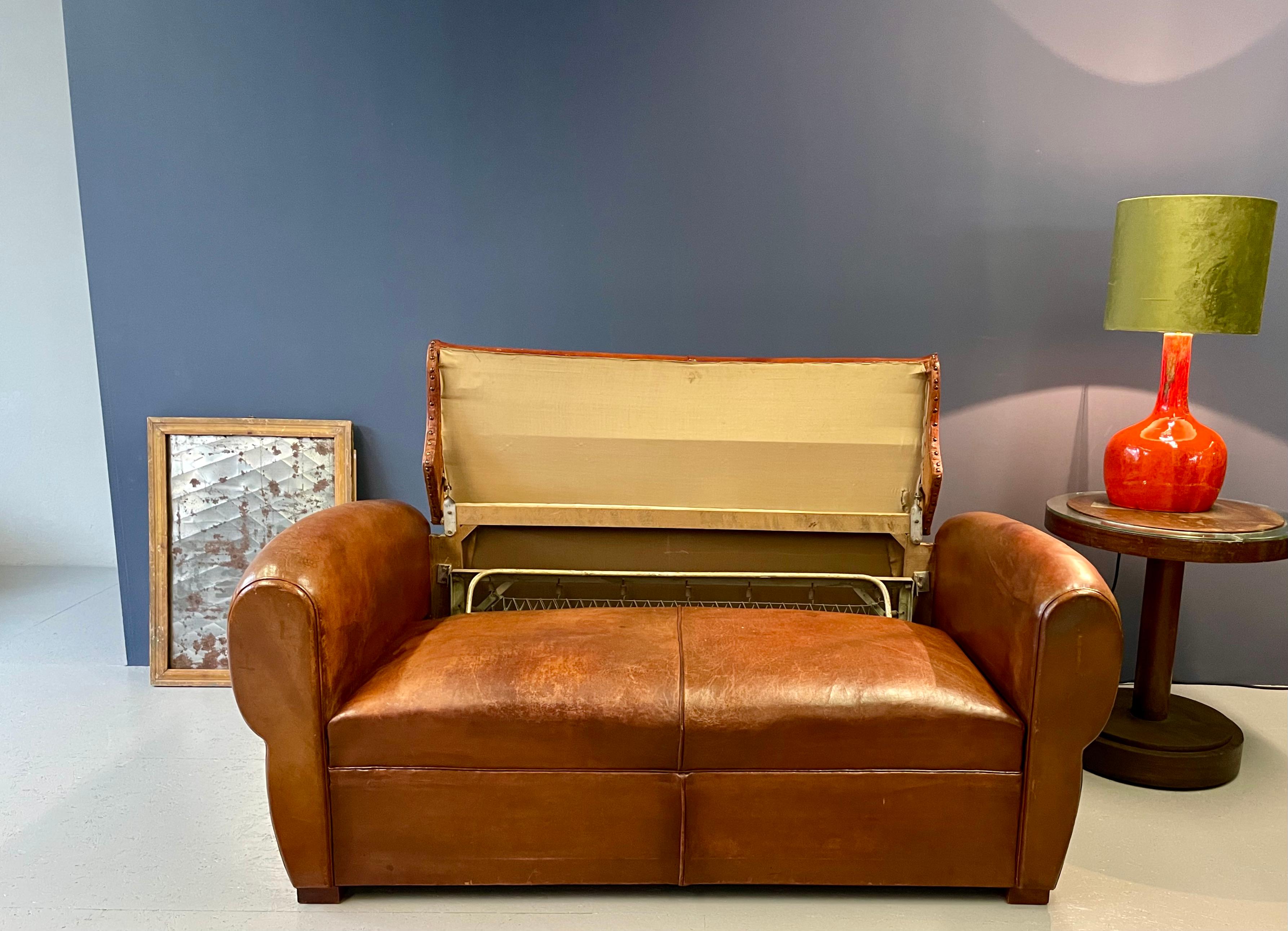 French Leather Club Sofa Bed, Art Deco, 1940´s  In Good Condition In Munich, DE