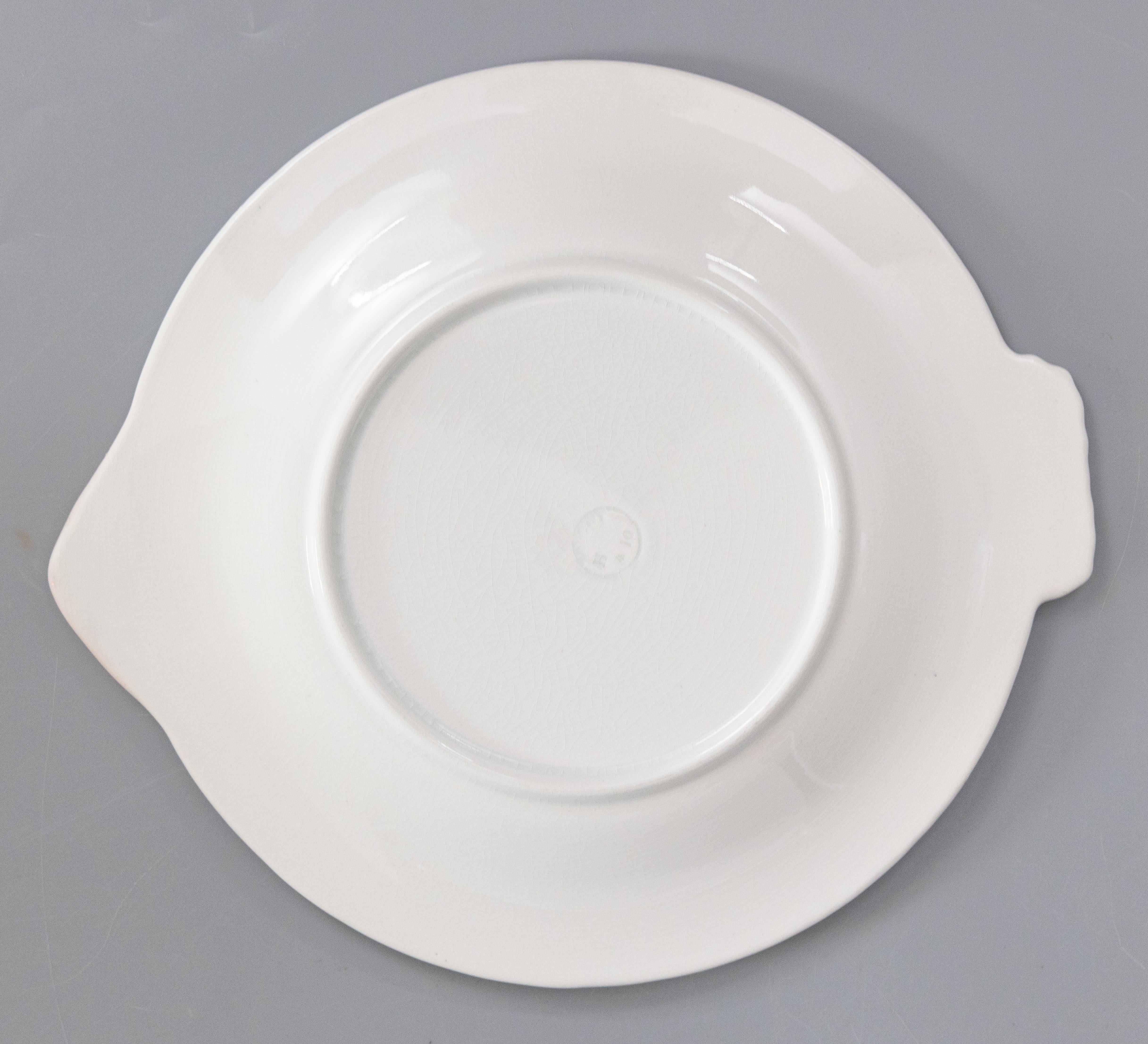 Assiette à poisson Art Déco en majolique de Longwy, Circa 1930 Bon état - En vente à Pearland, TX