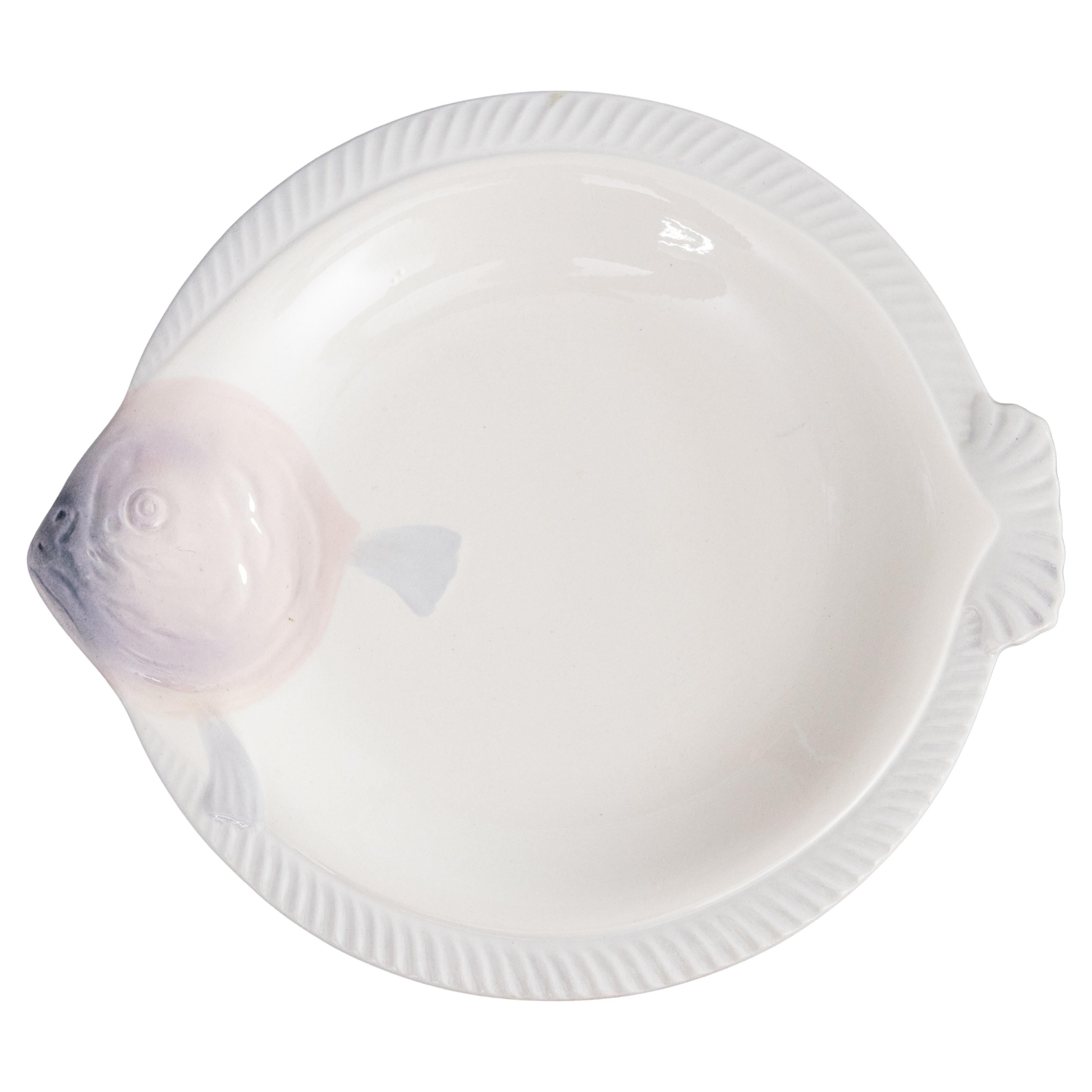 Assiette à poisson Art Déco en majolique de Longwy, Circa 1930 en vente