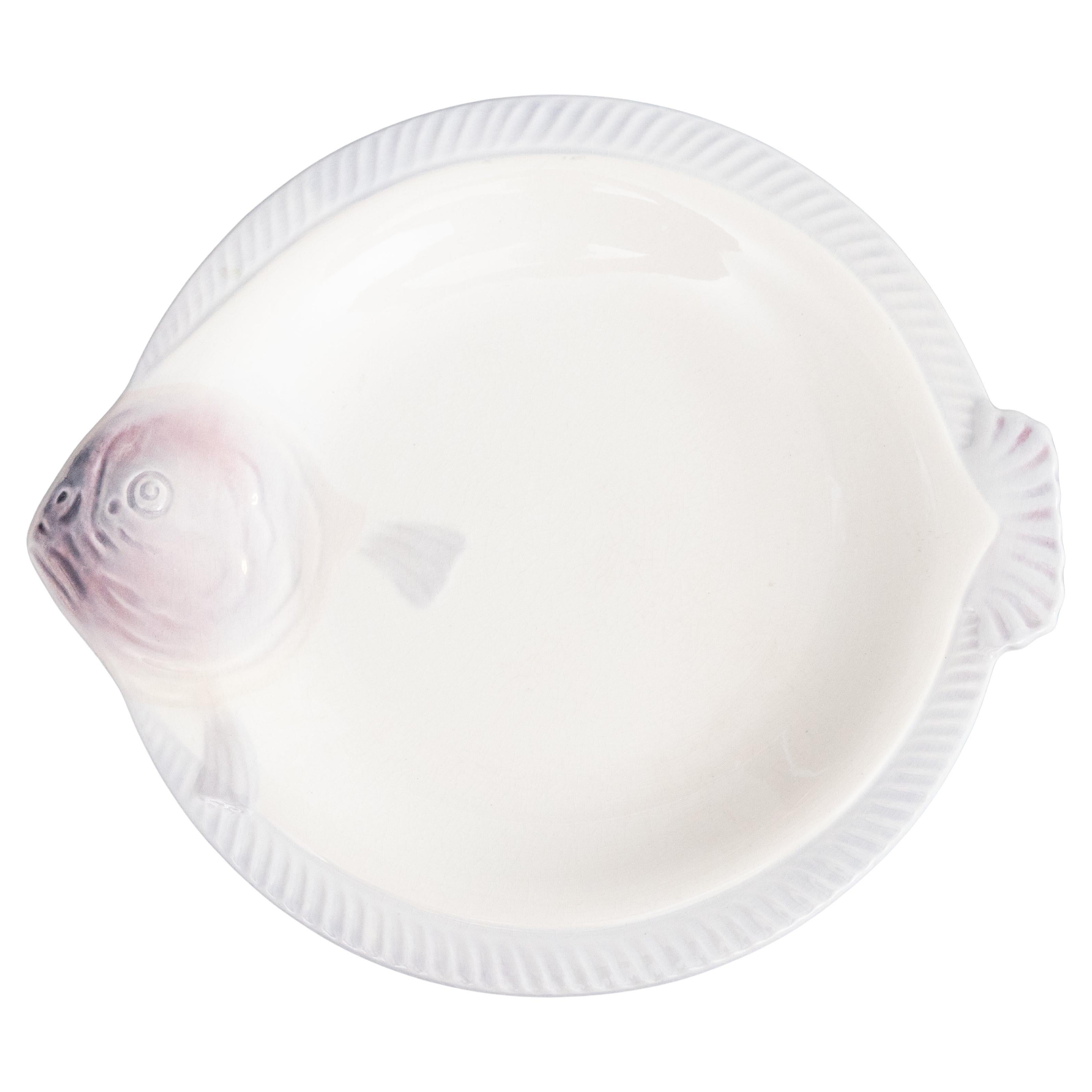 Assiette à poisson Art Déco en majolique de Longwy, Circa 1930 en vente