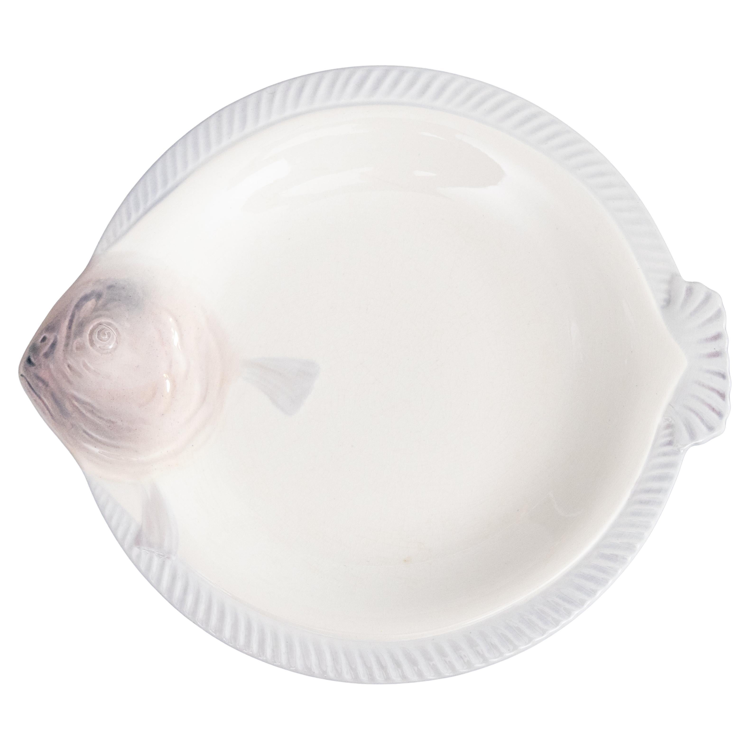 Assiette à poisson Art Déco en majolique de Longwy, Circa 1930 en vente