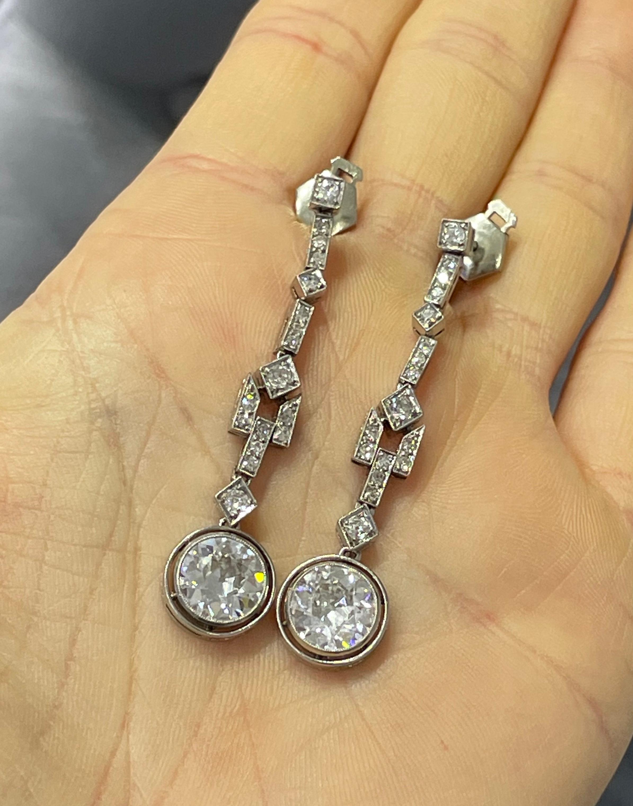 Art Deco French Made Diamond Dangling Platinum Earrings In Good Condition For Sale In MIAMI, FL