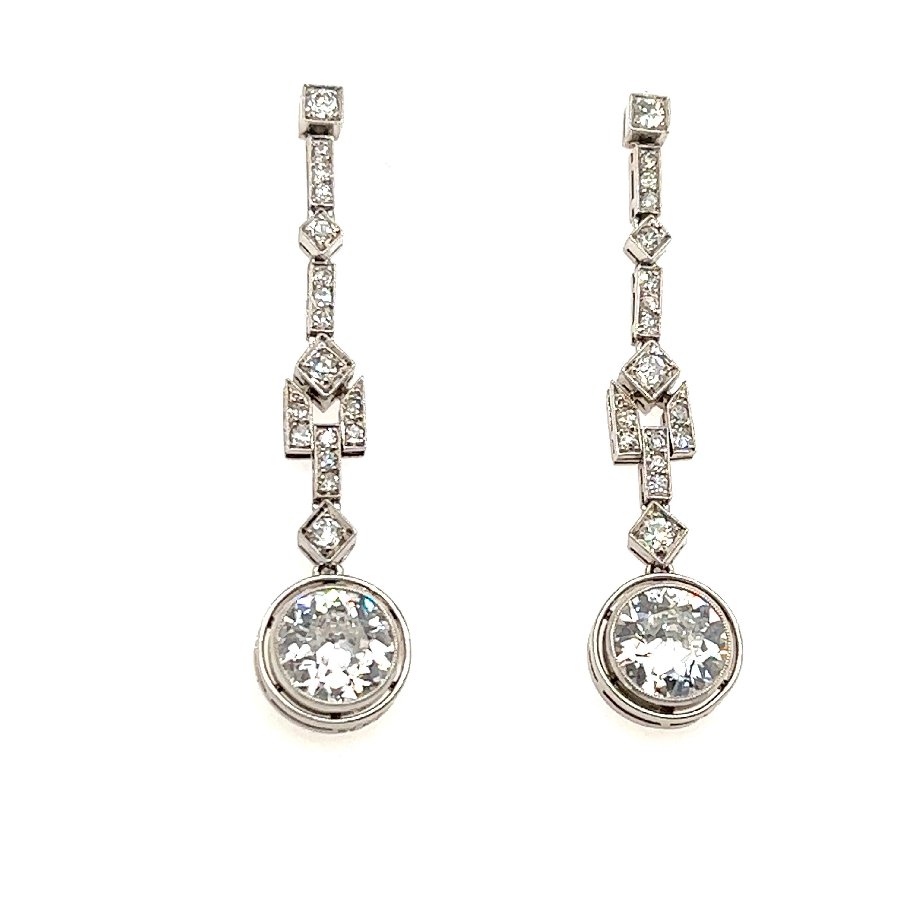Art Deco French Made Diamond Dangling Platinum Earrings For Sale 1
