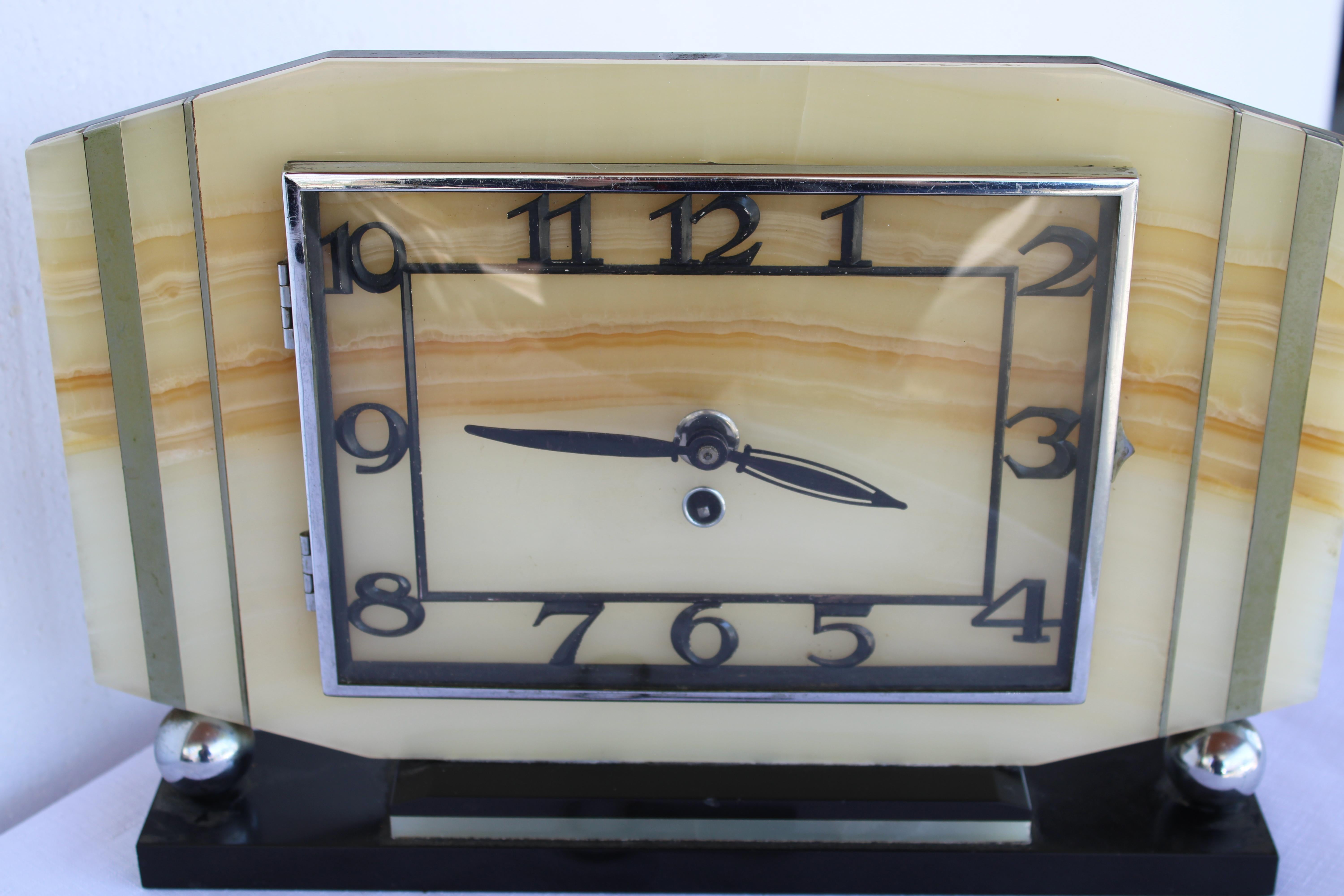 Mid-20th Century Art Deco French Mantle Clock For Sale