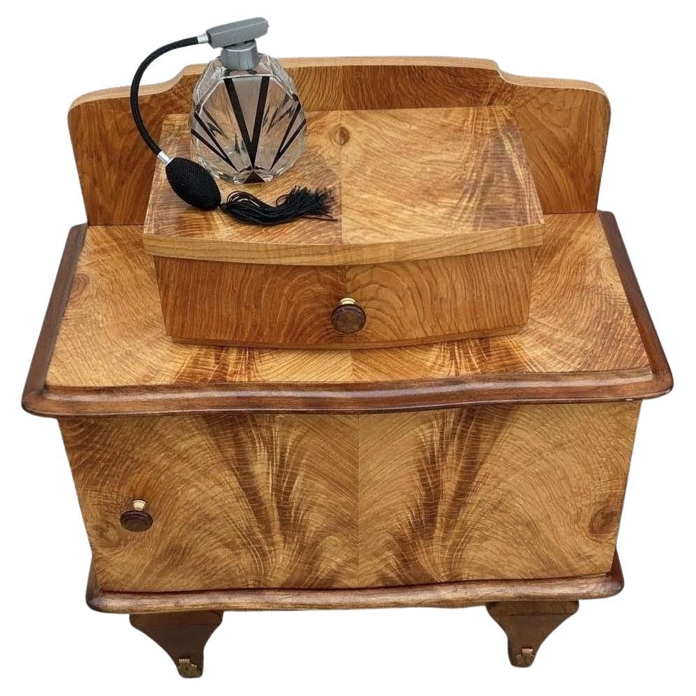 Art Deco French Matching Pair of Walnut Bedside Cabinet, Night Stands, C1930 en vente 3