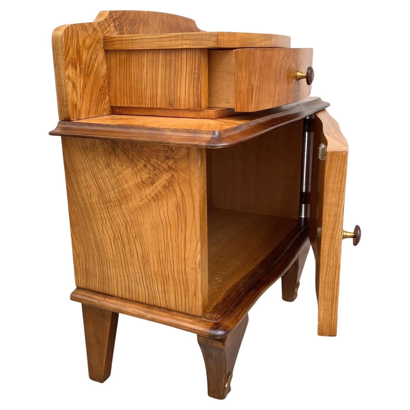 Français Art Deco French Matching Pair of Walnut Bedside Cabinet, Night Stands, C1930 en vente