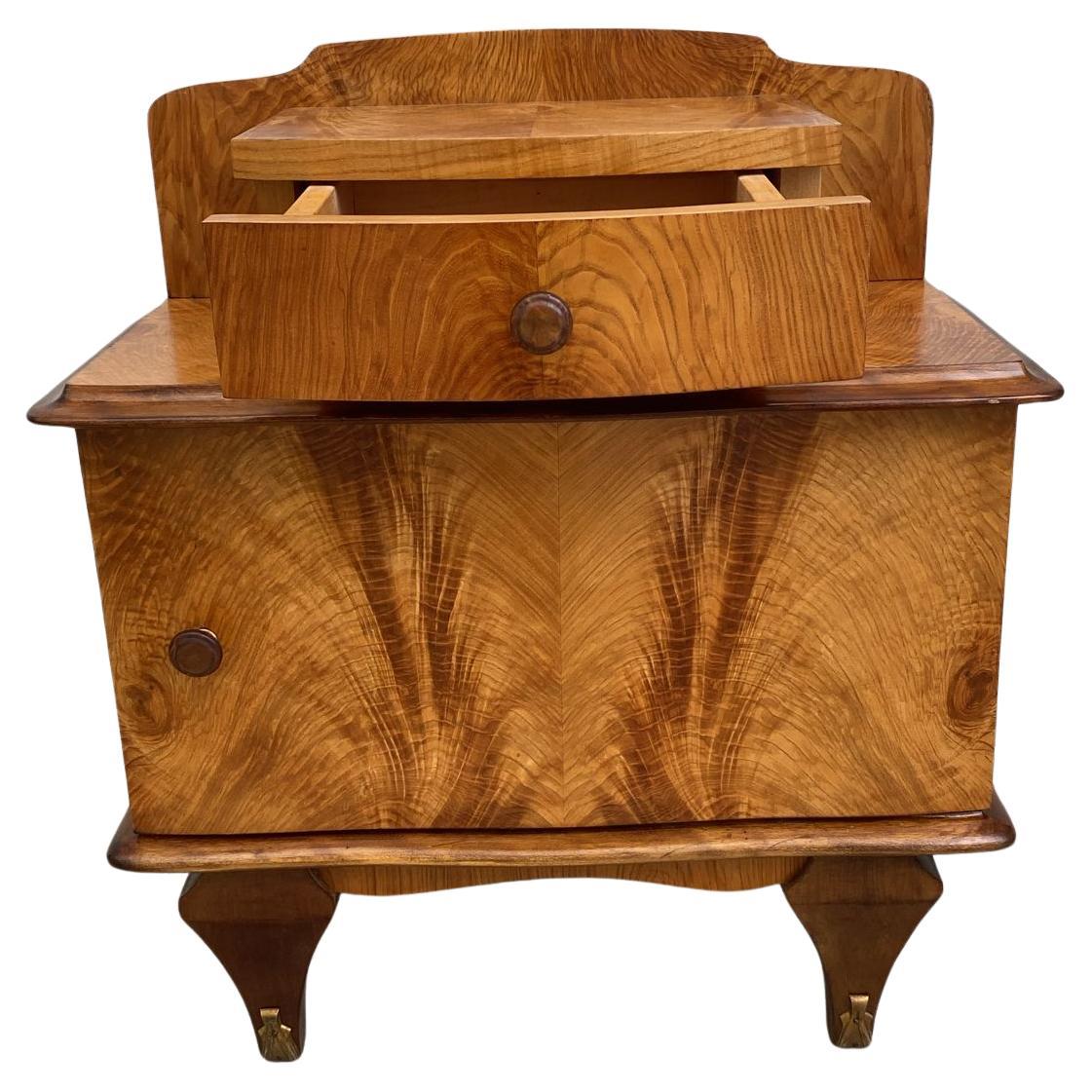 Art Deco French Matching Pair of Walnut Bedside Cabinet, Night Stands, C1930 Bon état - En vente à Devon, England