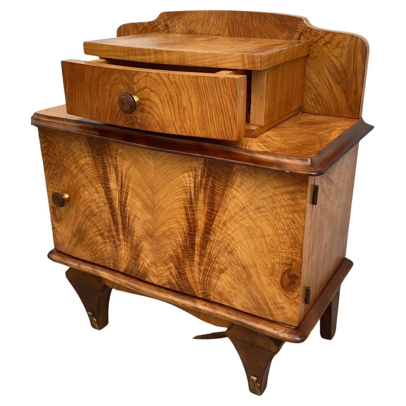 Bakélite Art Deco French Matching Pair of Walnut Bedside Cabinet, Night Stands, C1930 en vente