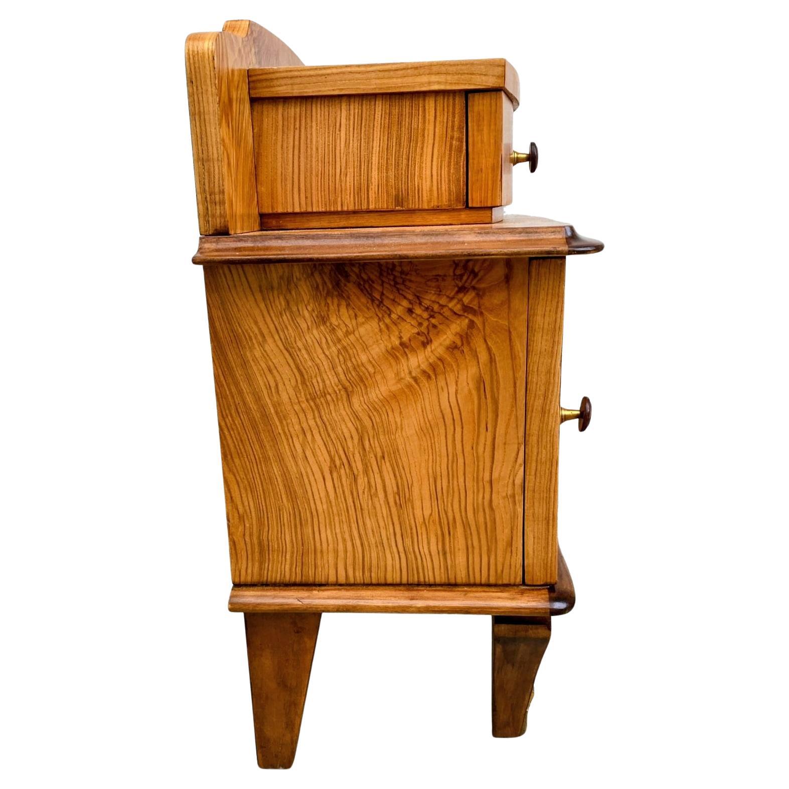 Art Deco French Matching Pair of Walnut Bedside Cabinet, Night Stands, C1930 en vente 1