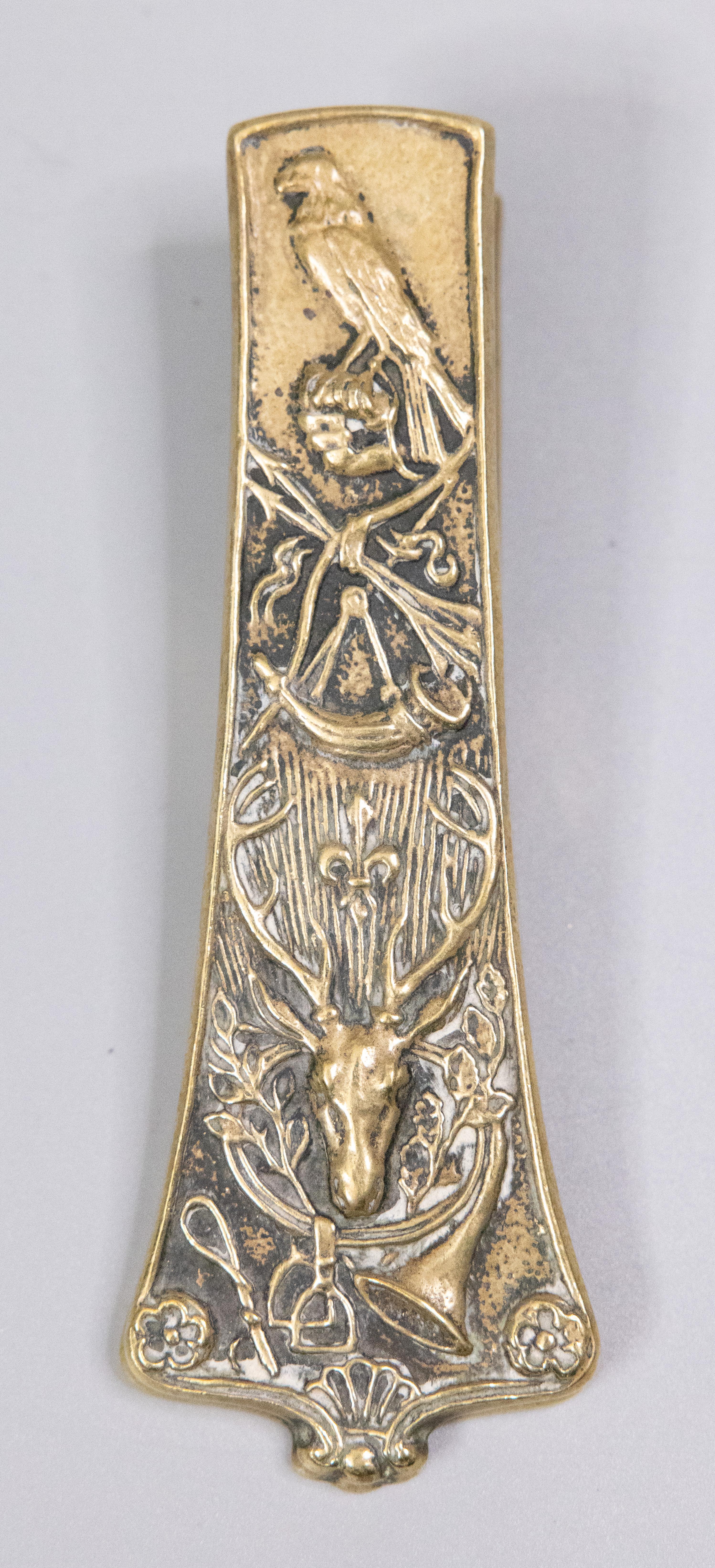 Fermaglio da scrivania Art Deco francese Max Leverrier in bronzo con scena di caccia, 1930 circa In condizioni buone in vendita a Pearland, TX