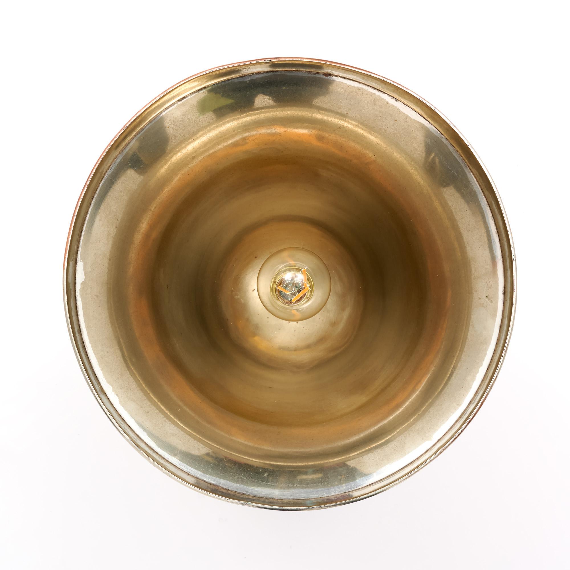 Français Lampe Urne Art Déco en métal français en vente