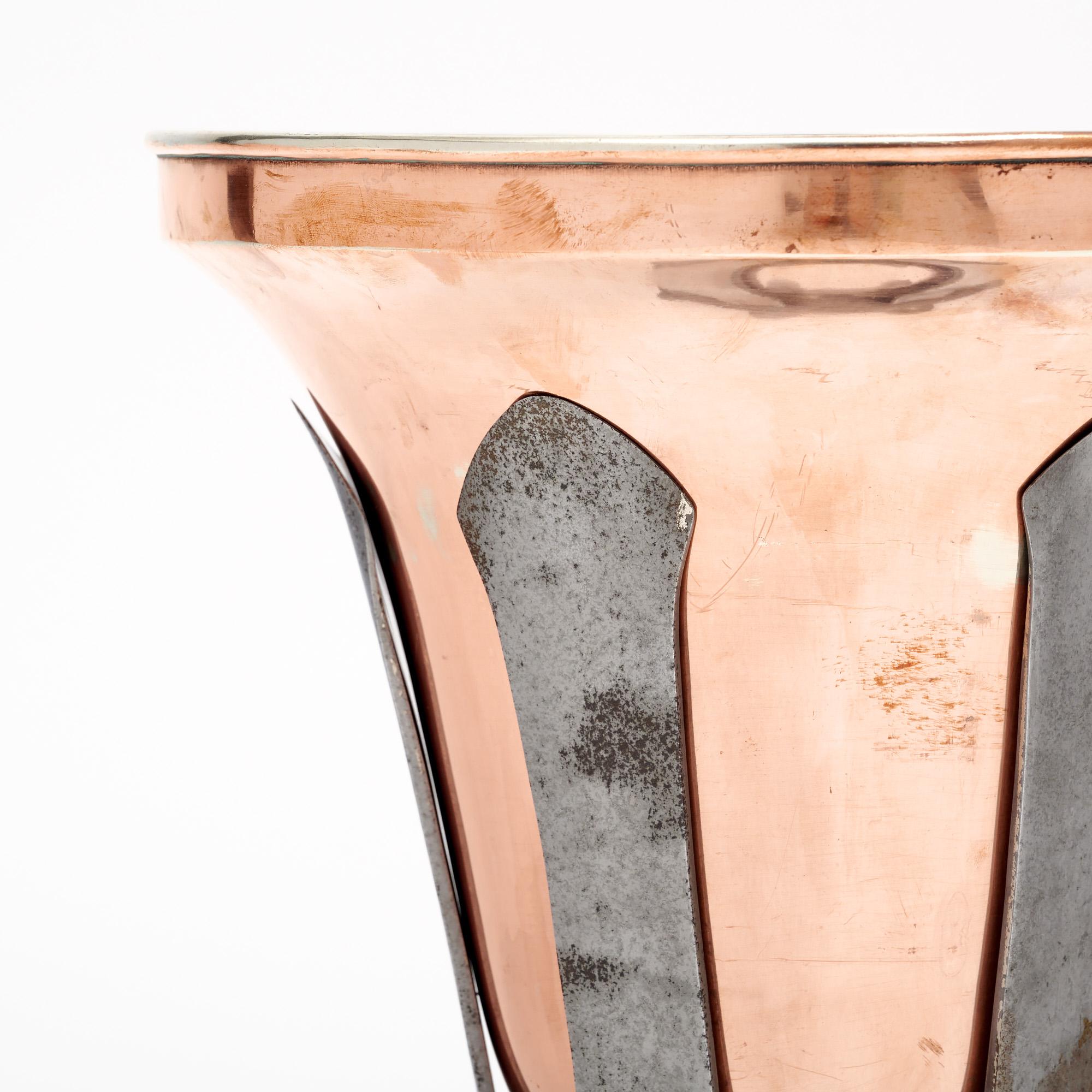 Milieu du XXe siècle Lampe Urne Art Déco en métal français en vente