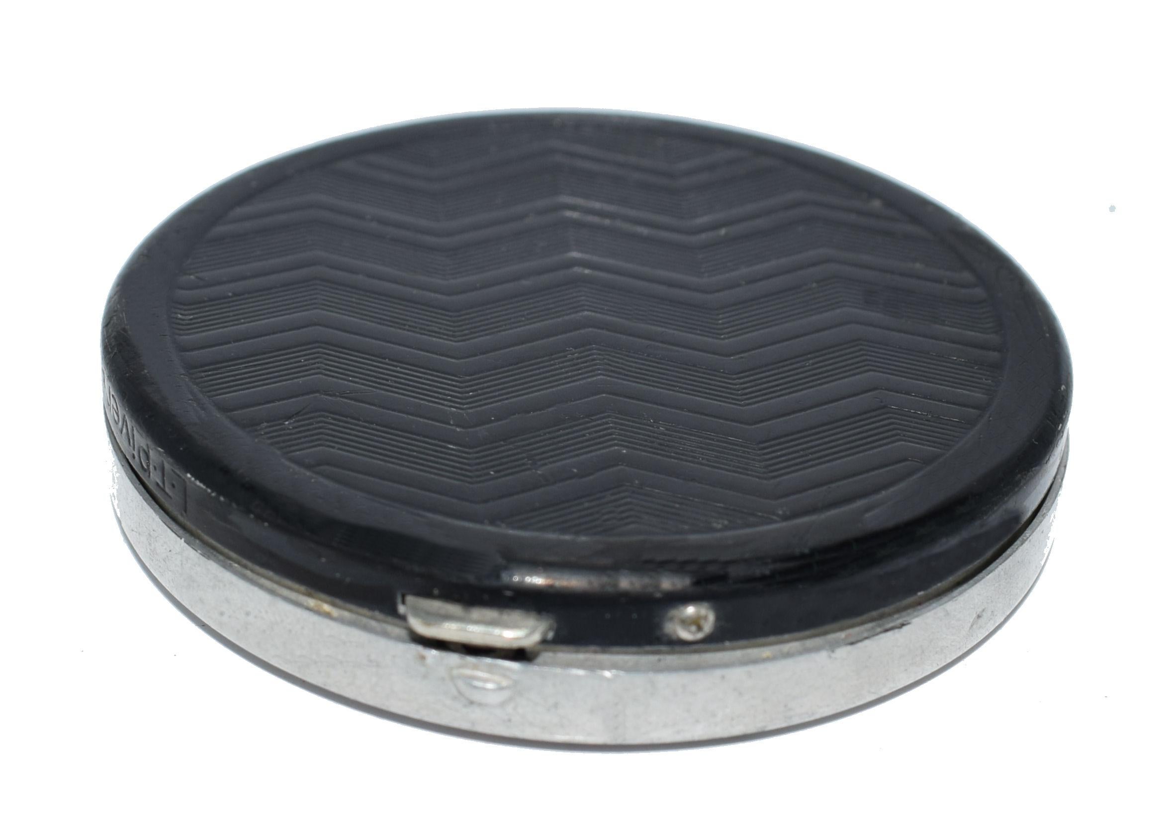 Art Deco French Modernist Ladies Powder Compact, circa 1935 2