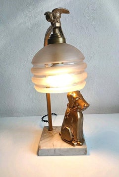 Lampe de table Art déco française originale représentant un chien et un perroquet, France, vers 1935