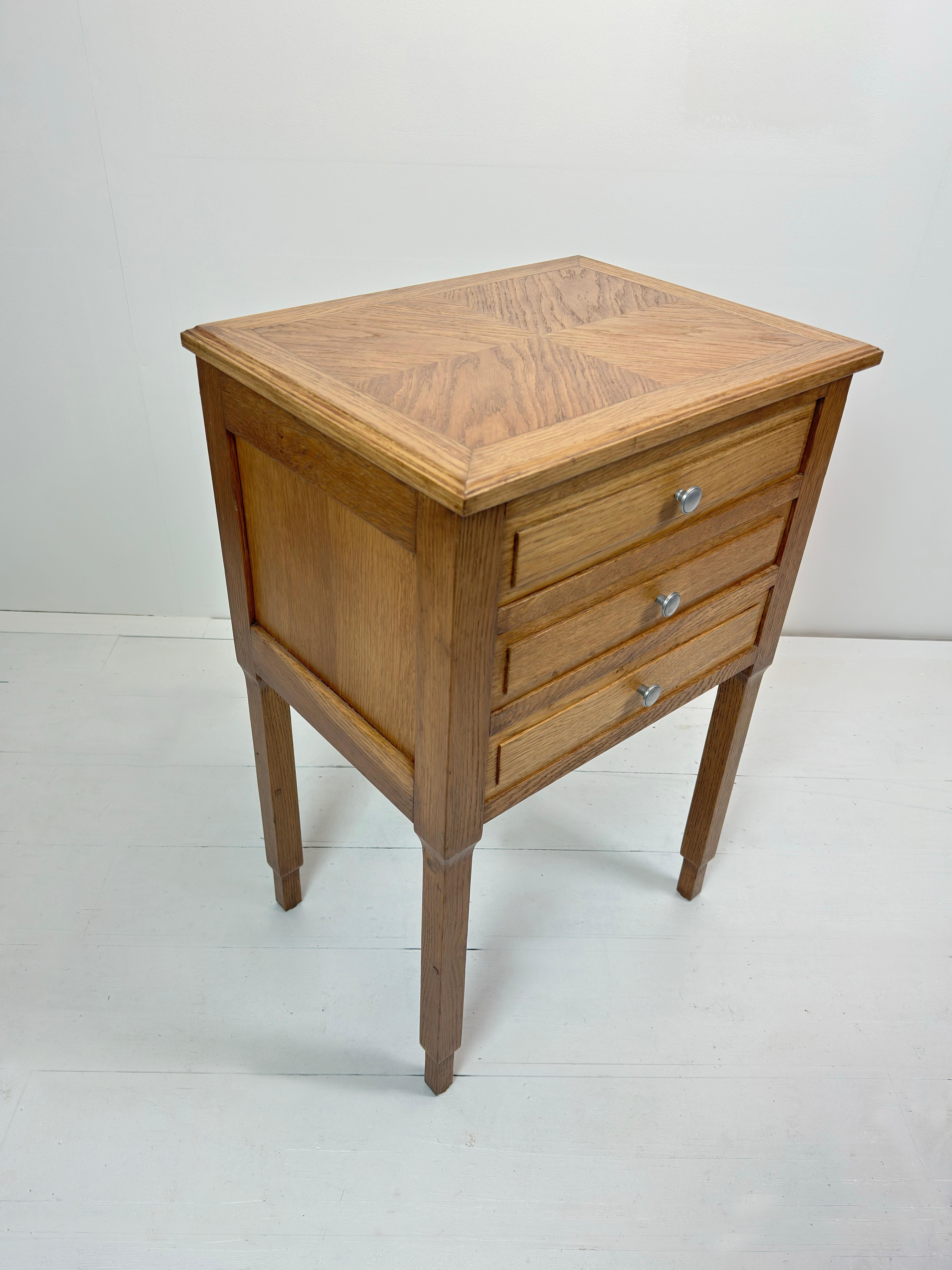 Chêne Art Deco French Oak Parquetry Top Night Stand, France c.1930's en vente