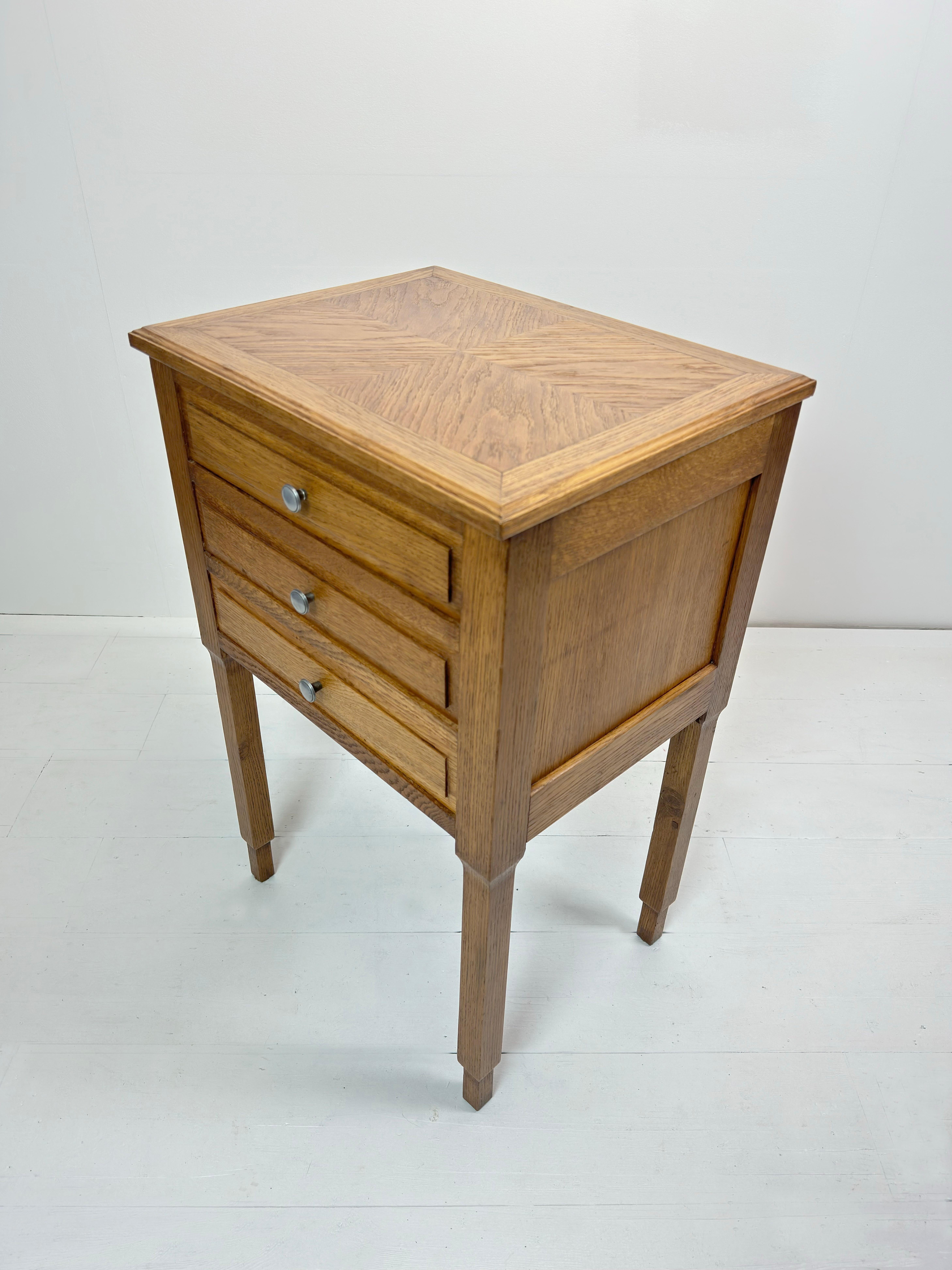 Art Deco French Oak Parquetry Top Night Stand, France c.1930's en vente 1
