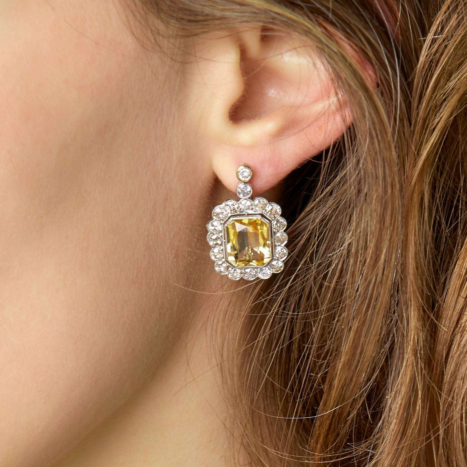 They are adorned with a rectangular cut citrine in a setting of old cut diamonds. Mounted in 18K white gold. 
Gross weight : 7,75 gr. (pierced ears system)
The citrine weight 3,67ct and 3.84ct
The old cut diamond is approximately 2,80ct
Dimensions :