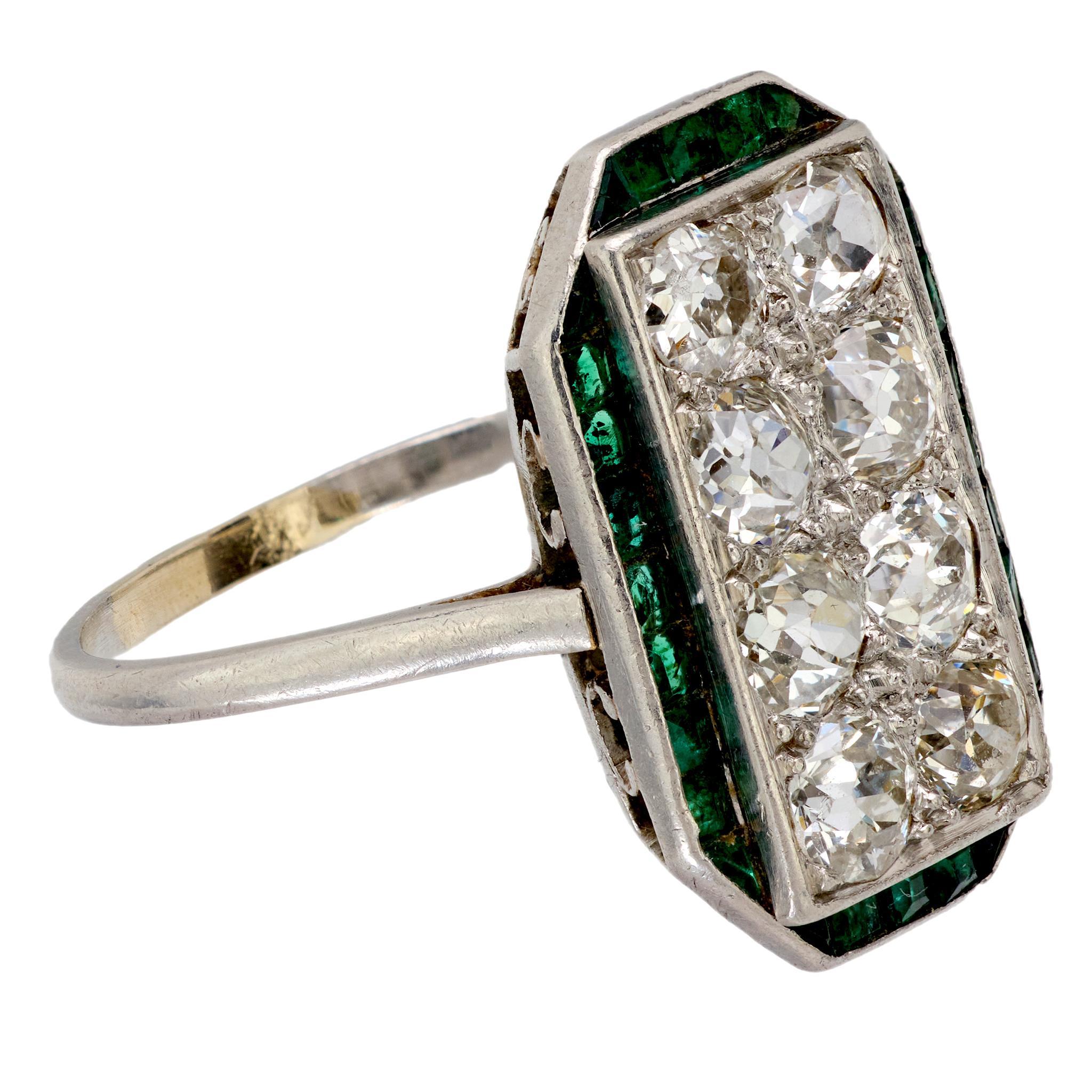 Art Deco French old mine cut diamond emerald platinum ring In Good Condition In Beverly Hills, CA