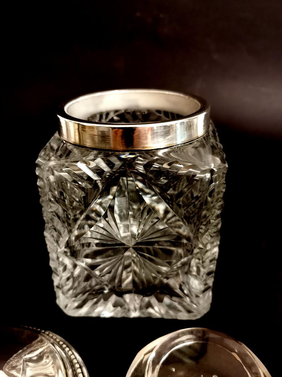 Art Decò French Pair of Cut and Ground Crystal Toilet Jars  3