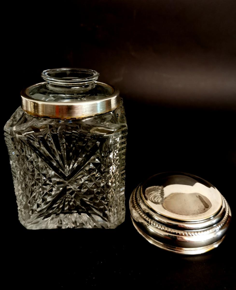 Art Decò French Pair of Cut and Ground Crystal Toilet Jars  5