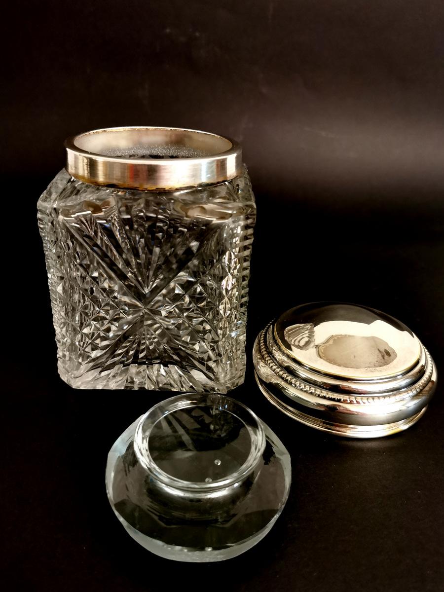 Art Decò French Pair of Cut and Ground Crystal Toilet Jars  6