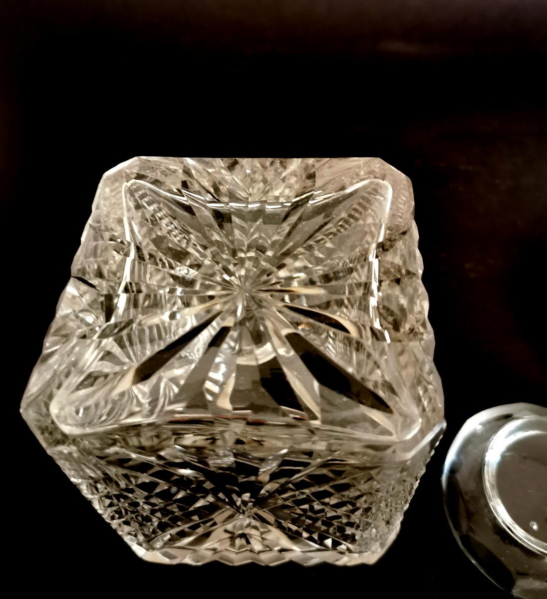 Art Decò French Pair of Cut and Ground Crystal Toilet Jars  8