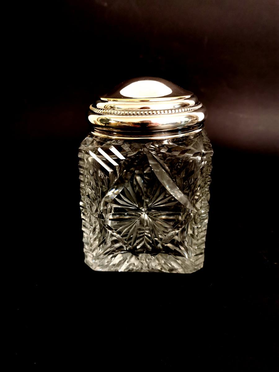 Hand-Carved Art Decò French Pair of Cut and Ground Crystal Toilet Jars 