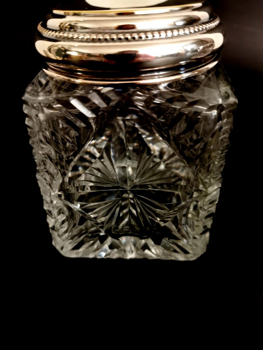 Art Decò French Pair of Cut and Ground Crystal Toilet Jars  In Good Condition In Prato, Tuscany