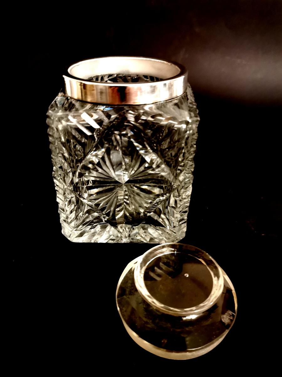 Art Decò French Pair of Cut and Ground Crystal Toilet Jars  1