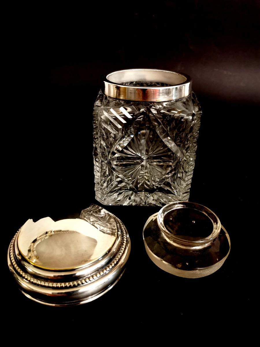 Art Decò French Pair of Cut and Ground Crystal Toilet Jars  2