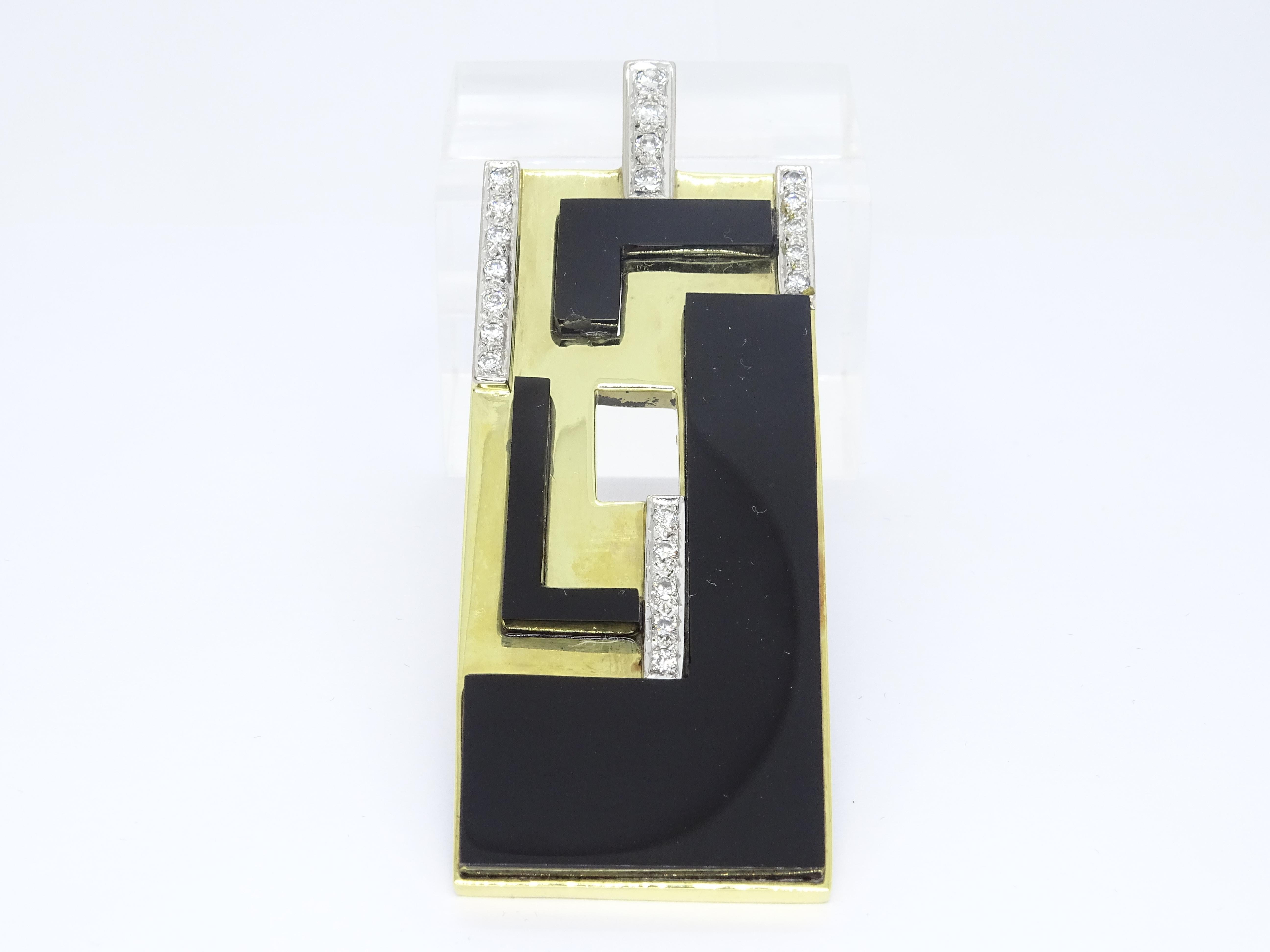 Art Deco French pendant Brooch Onix Gold 18kt diamonds For Sale 3