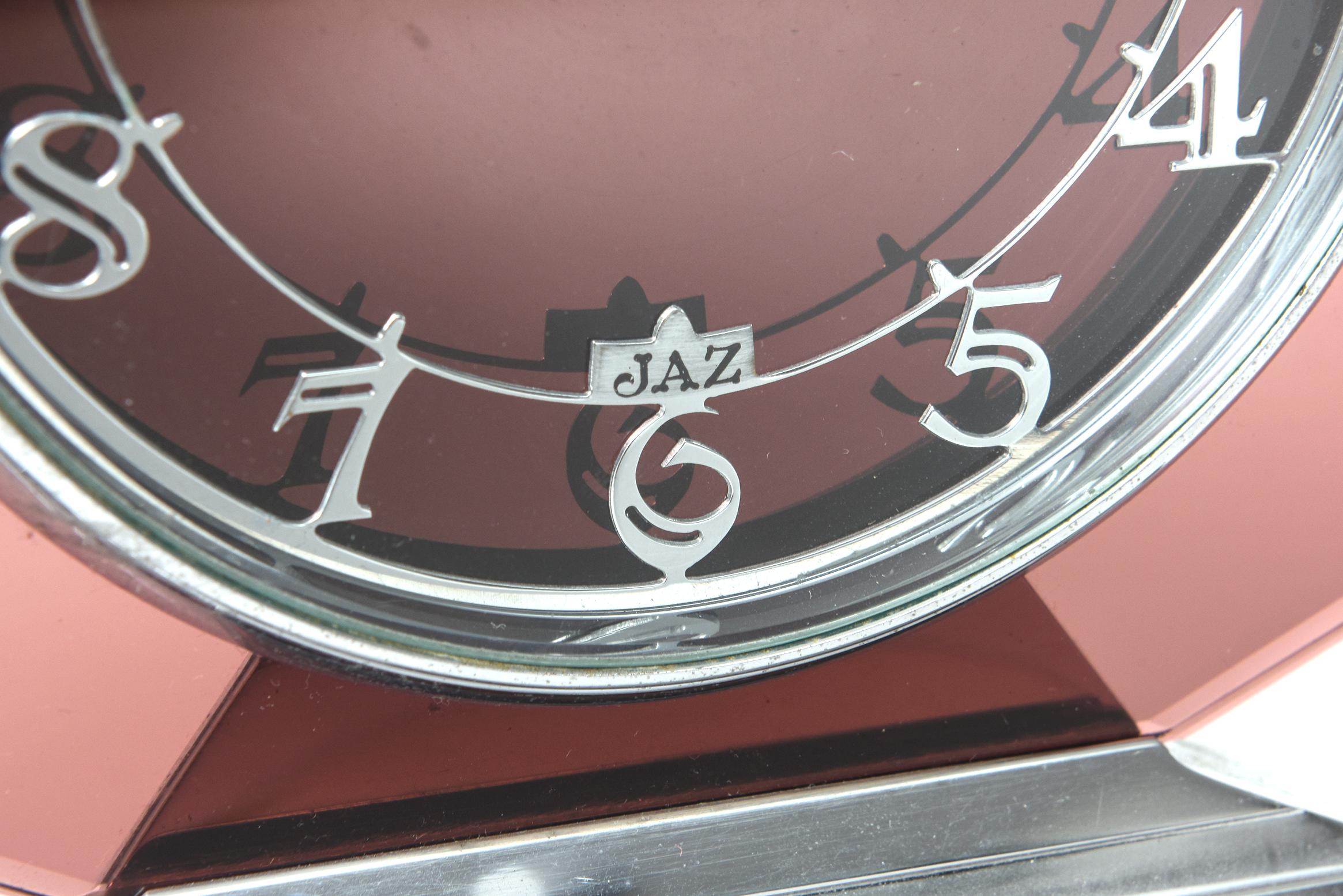 Horloge Art déco française en verre rose originale 8 jours des années 1930 par Jaz Bon état - En vente à Miami Beach, FL