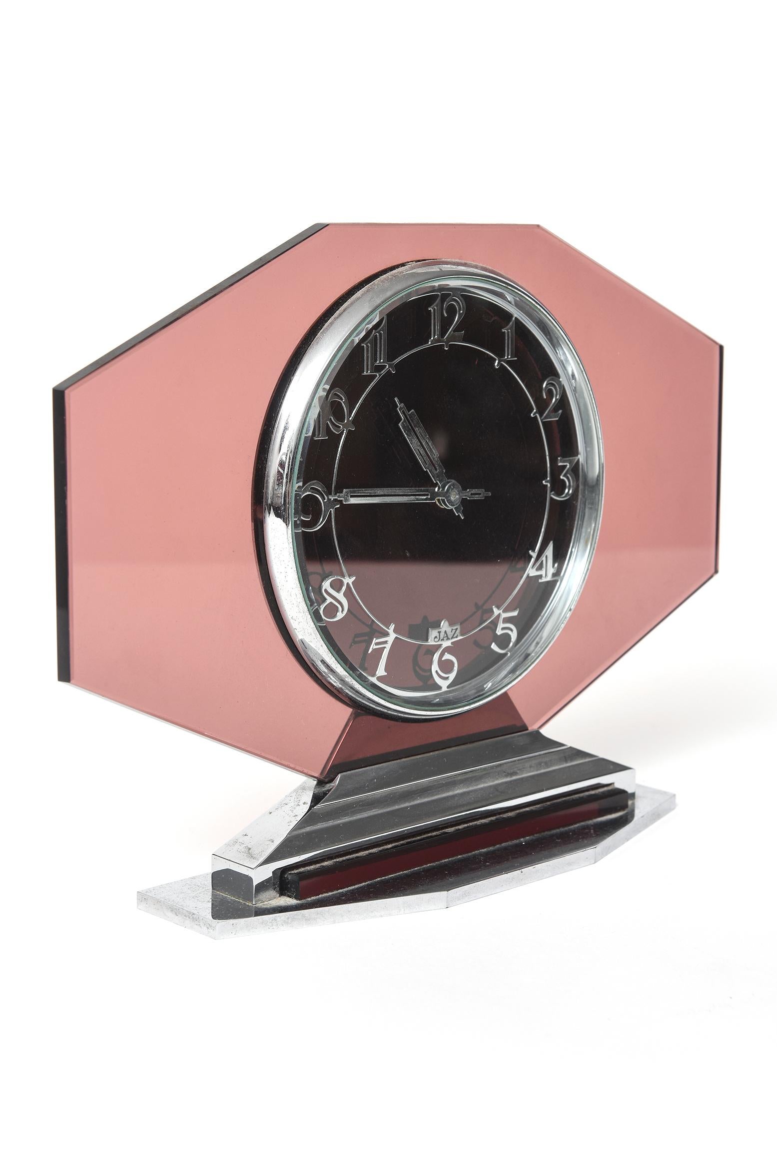 20ième siècle Horloge Art déco française en verre rose originale 8 jours des années 1930 par Jaz en vente