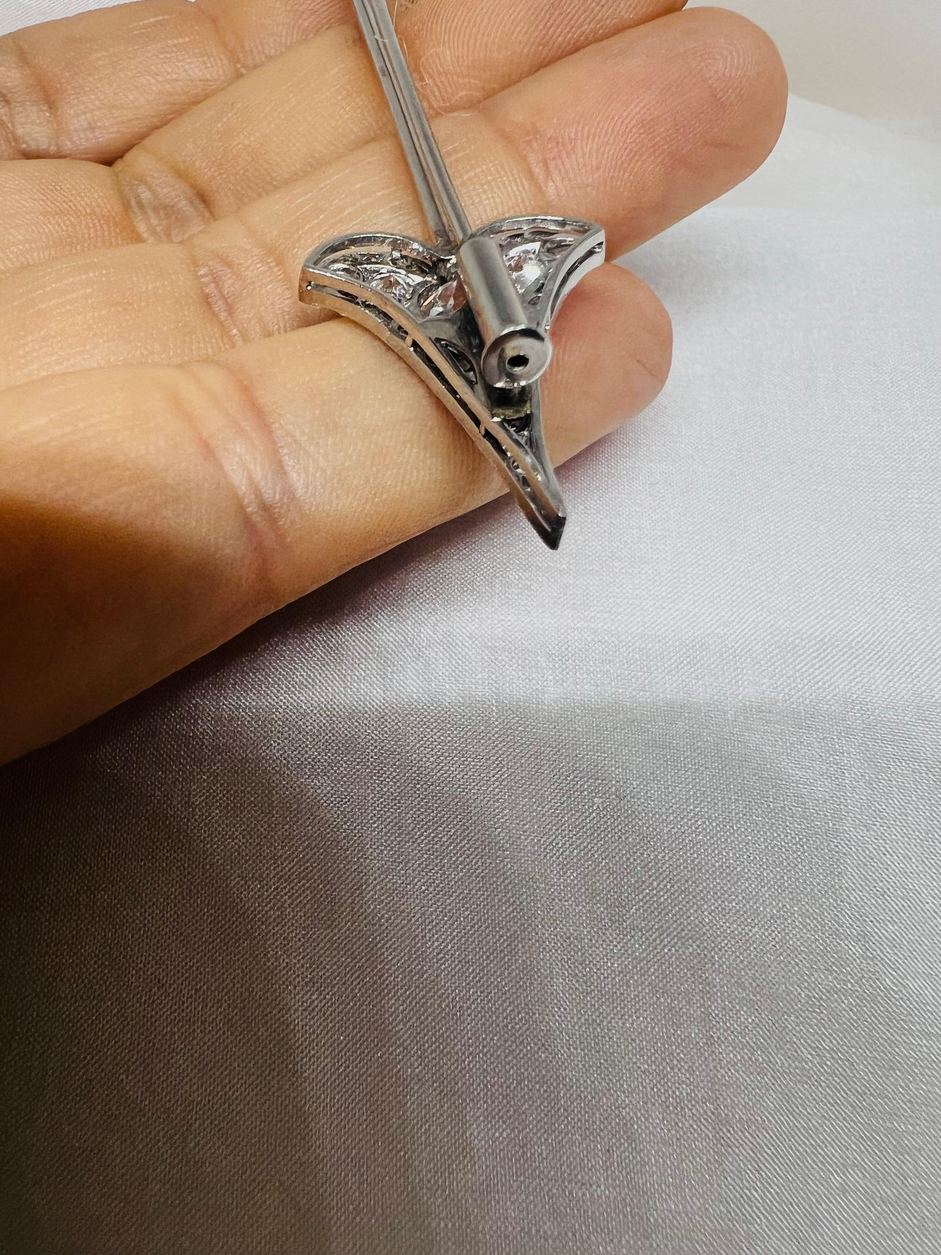 Art Deco French Platinum Arrow-Shaped Brooch Diamonds For Sale 7