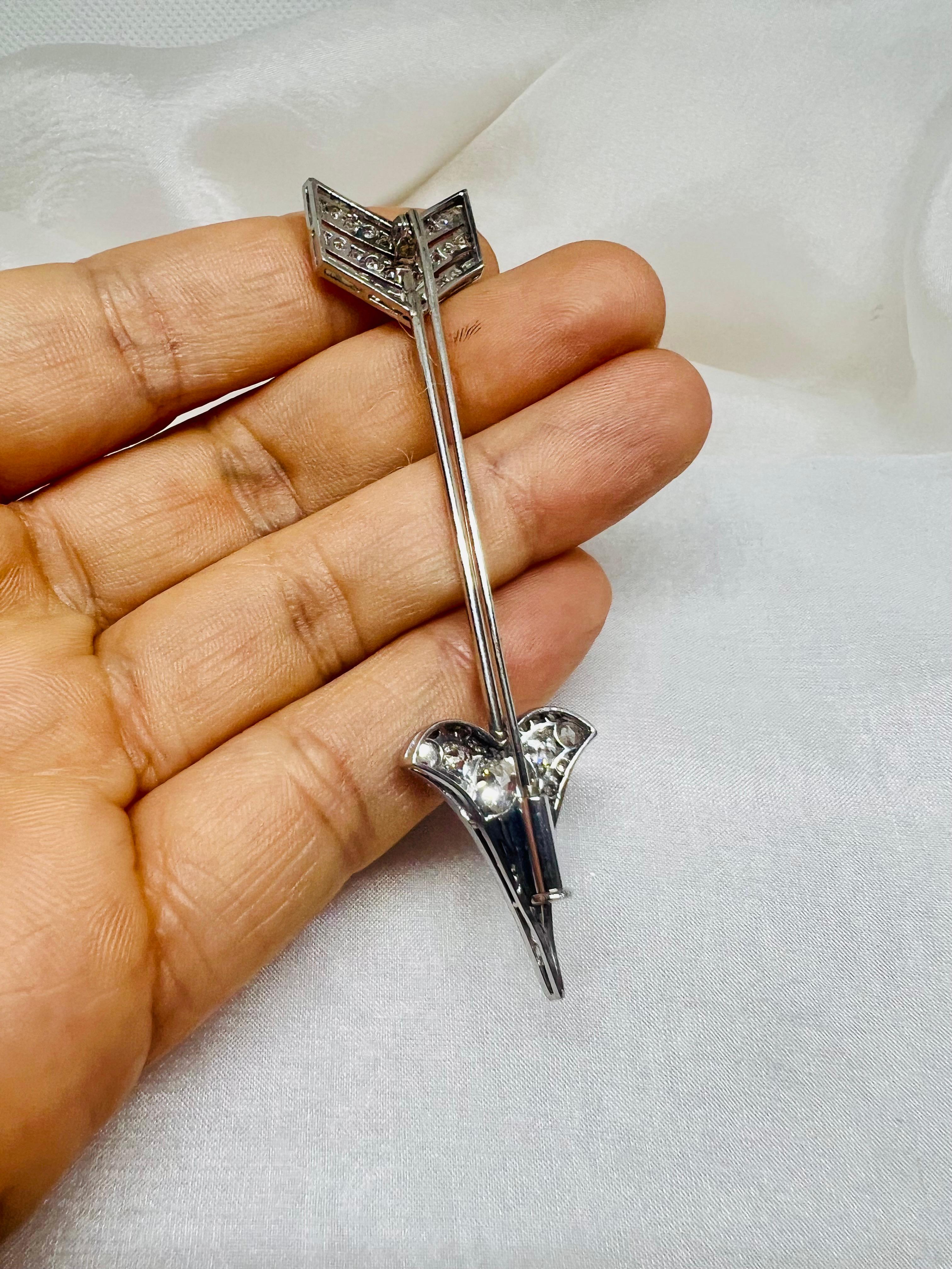 Art Deco French Platinum Arrow-Shaped Brooch Diamonds For Sale 8