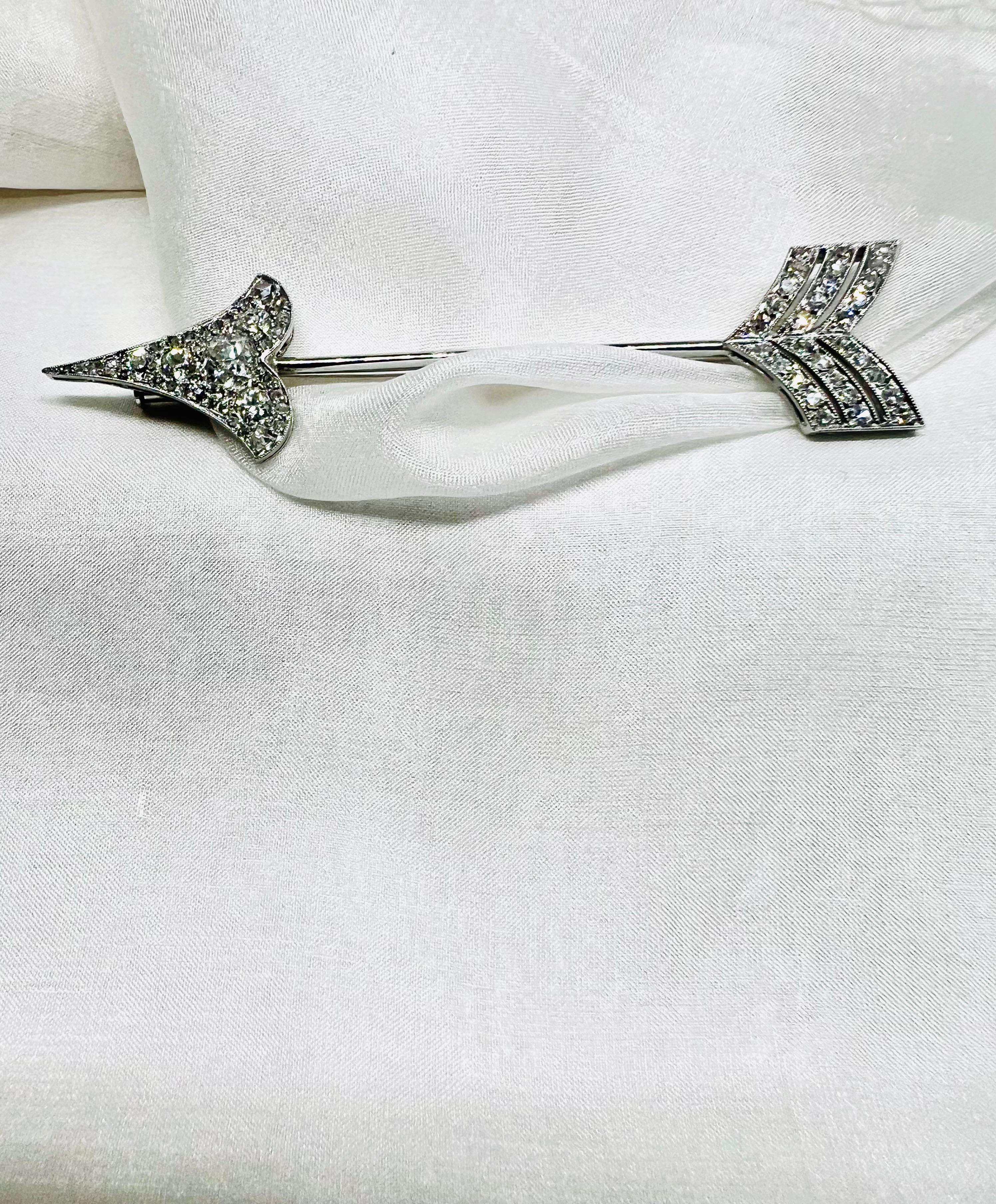 Art Deco French Platinum Arrow-Shaped Brooch Diamonds For Sale 9