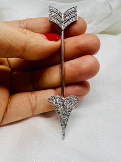 Art Deco French Platinum Arrow-Shaped Brooch Diamonds