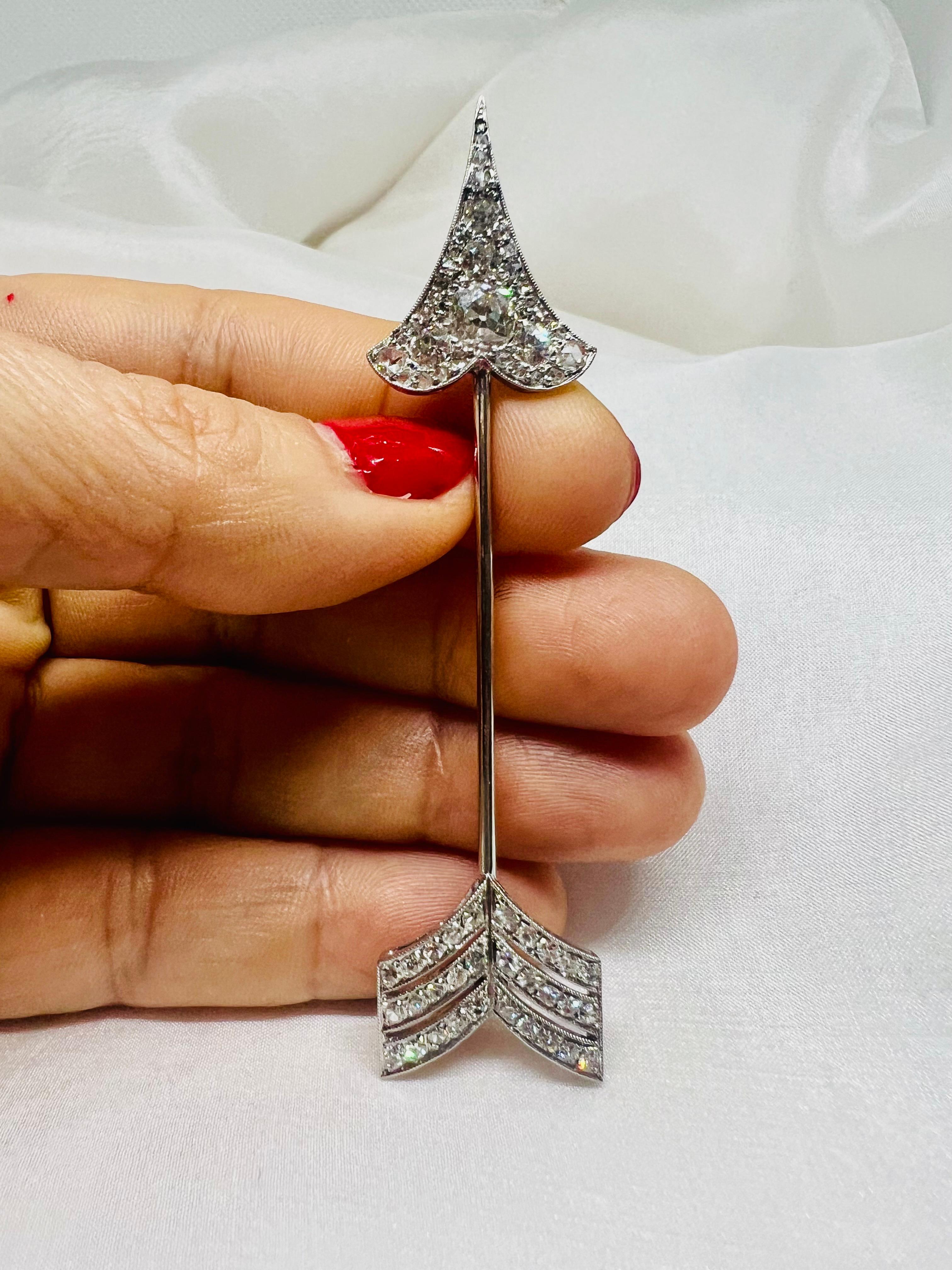 Art Deco French Platinum Arrow-Shaped Brooch Diamonds For Sale 2