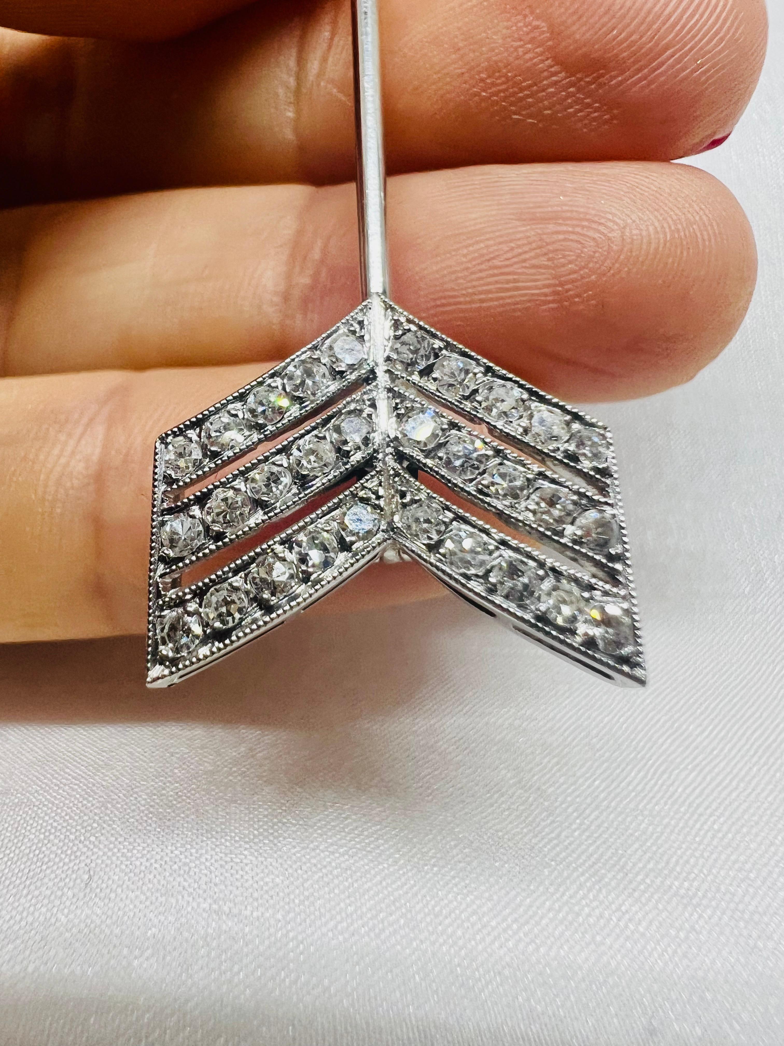 Art Deco French Platinum Arrow-Shaped Brooch Diamonds For Sale 3