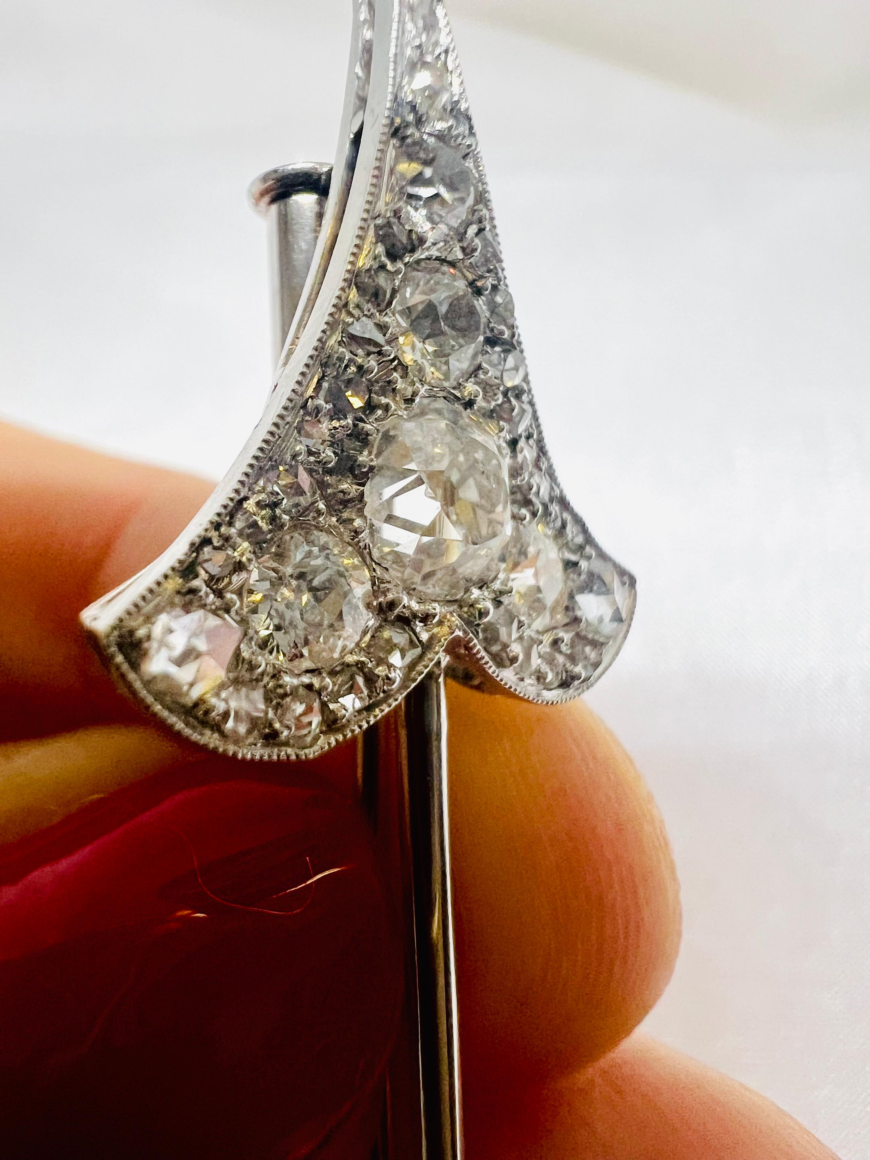 Art Deco French Platinum Arrow-Shaped Brooch Diamonds For Sale 4