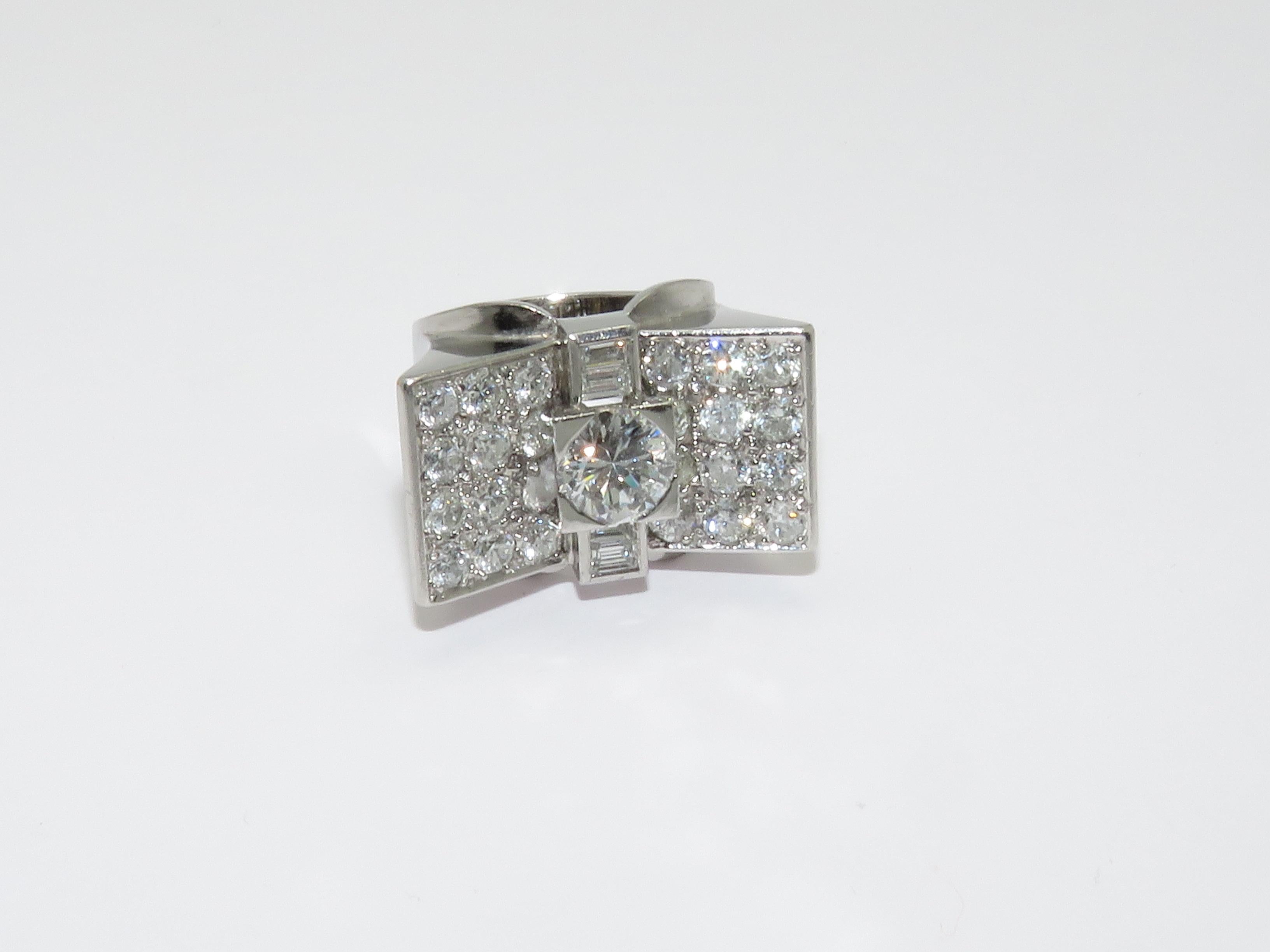 Art Deco French Platinum Gold and Diamond Ring In Good Condition For Sale In Beziers, FR