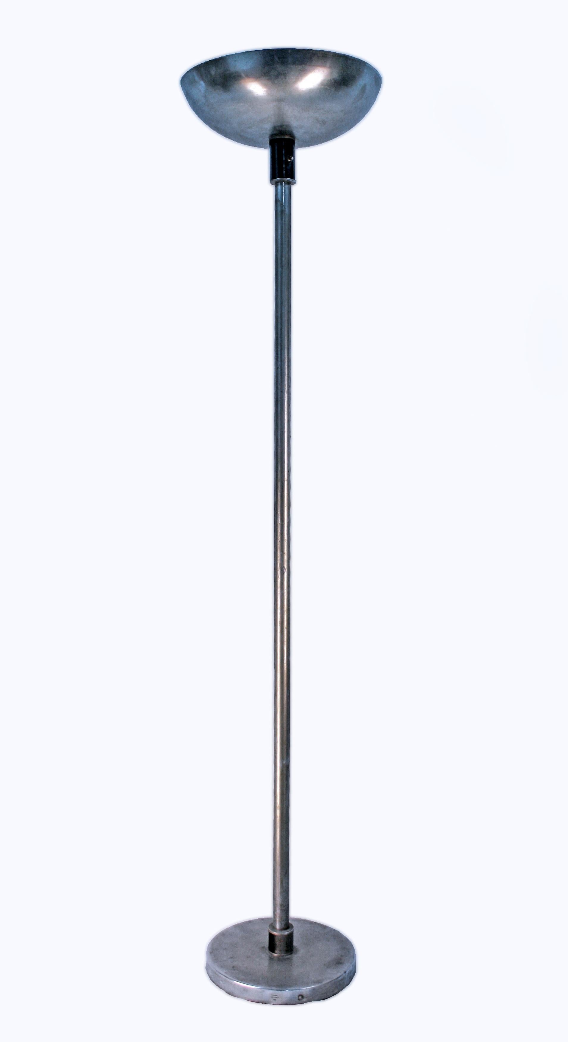 Early 20th century Art Déco french design polished nickel plated chrome floor lamp by La Maison Desny

By: La Maison Desny
Material: chrome, cord, metal, nickel
Technique: plated, metalwork, cast, polished
Dimensions: 16 in x 69 in
Date: early 20th