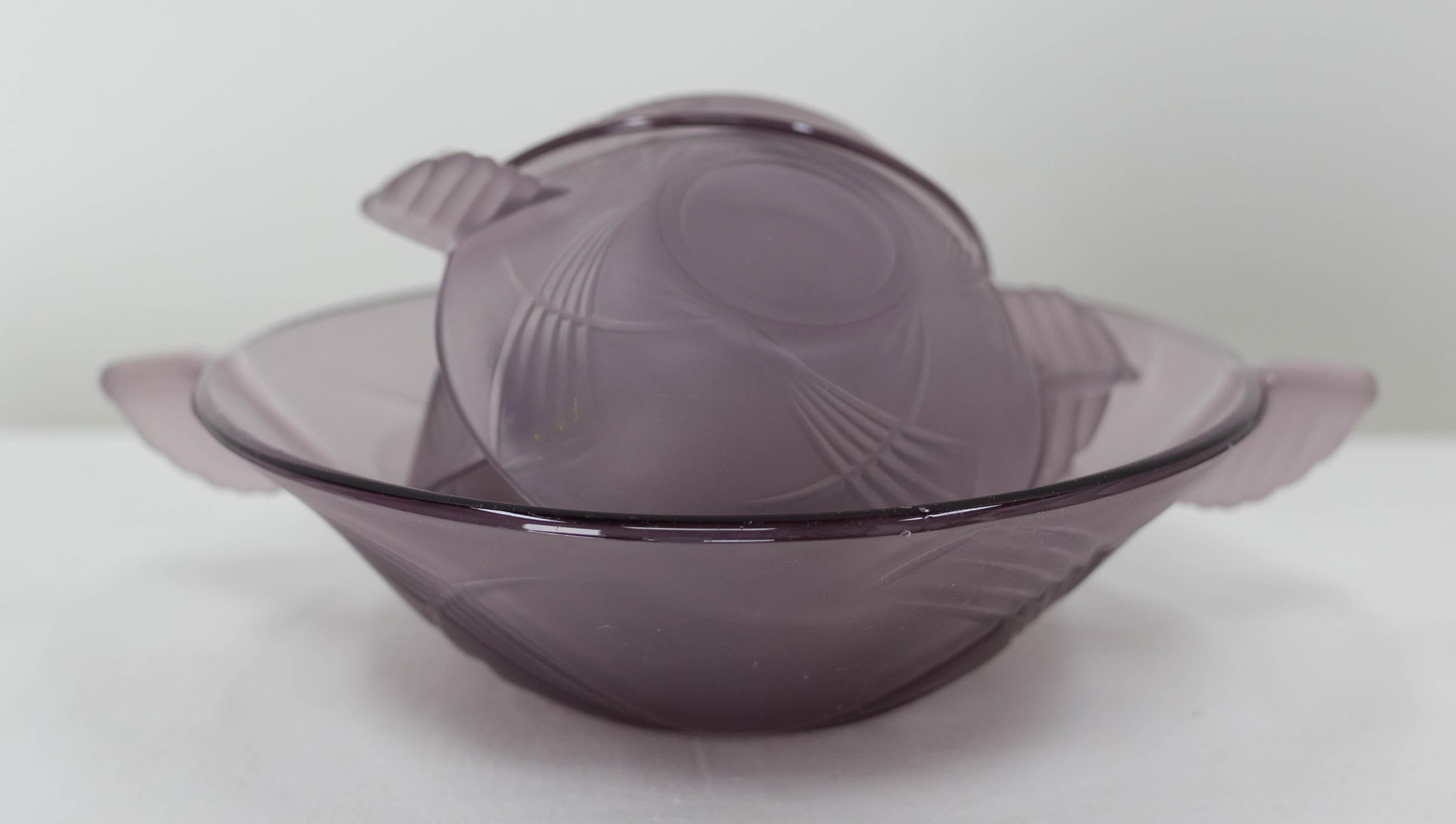 Art Deco French Purple Glass Fruit Service with One Dish and Six Bowls, c. 1930 For Sale 2