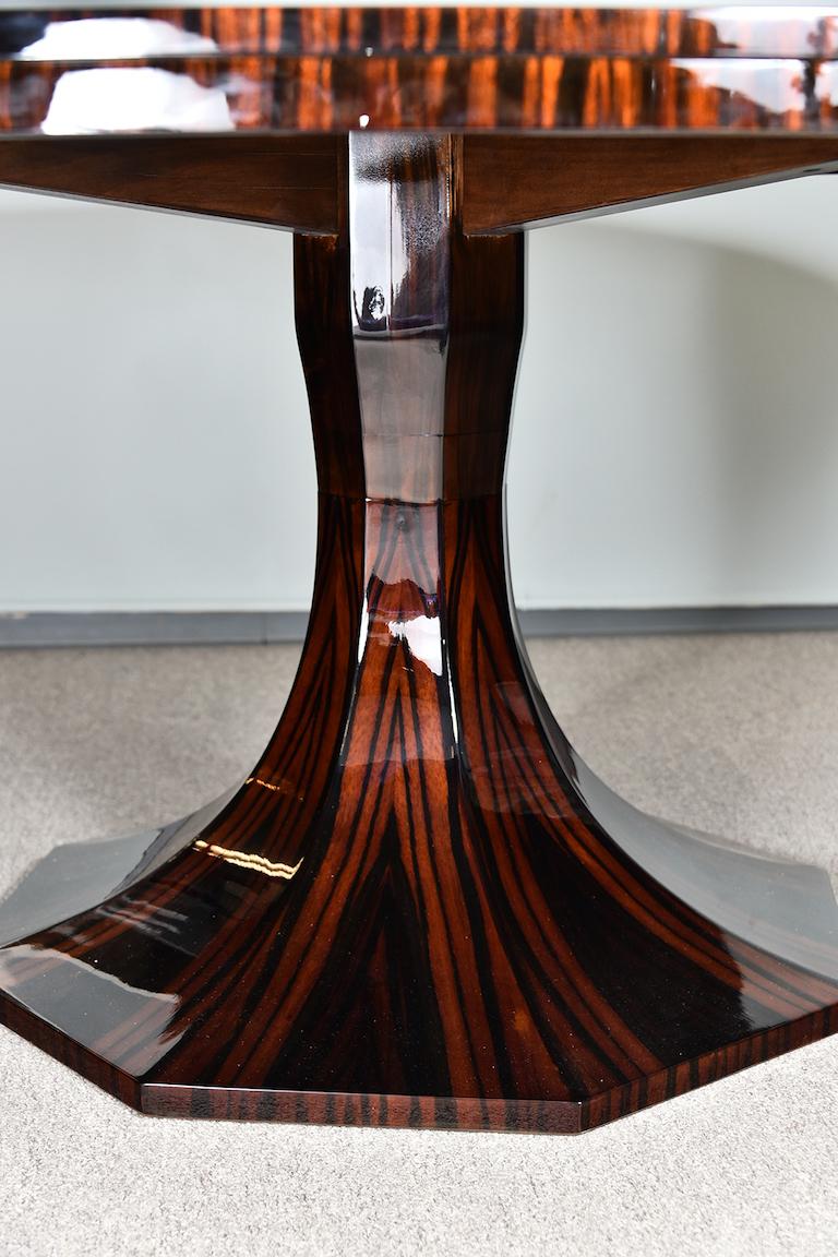 Art Deco Style French Round Dining Room Table in Macassar im Zustand „Gut“ in Houston, TX