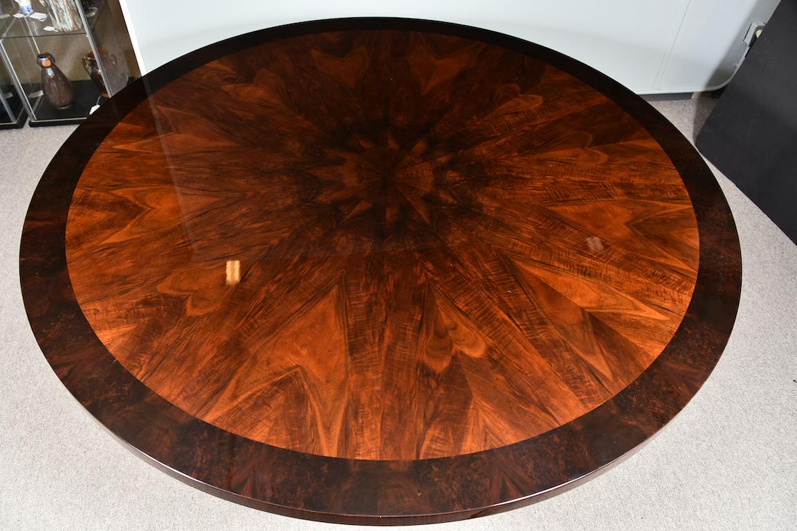 Art Deco French Round Dining Table in Walnut 2