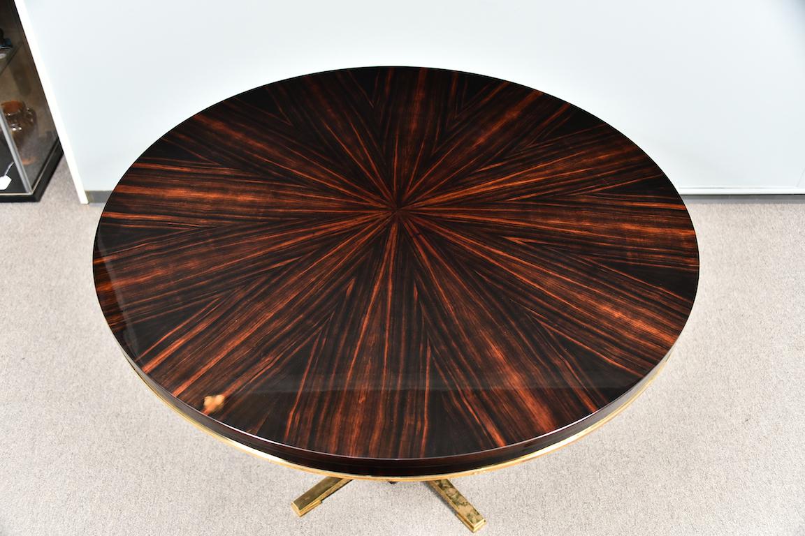 Art Deco French Round Table in Macassar with Brass Base (Mitte des 20. Jahrhunderts)