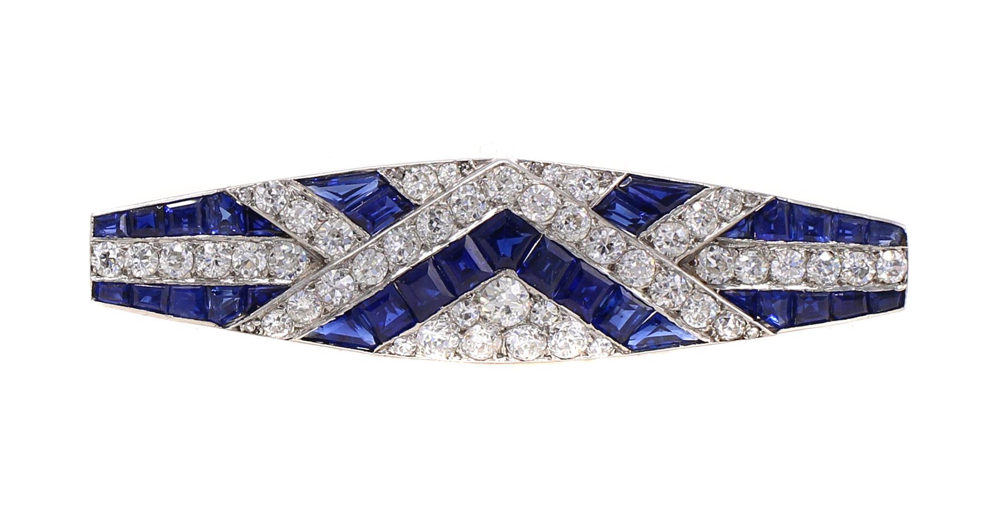 Art Deco French Sapphire Diamond Platinum Bar Brooch In Excellent Condition In New York, NY